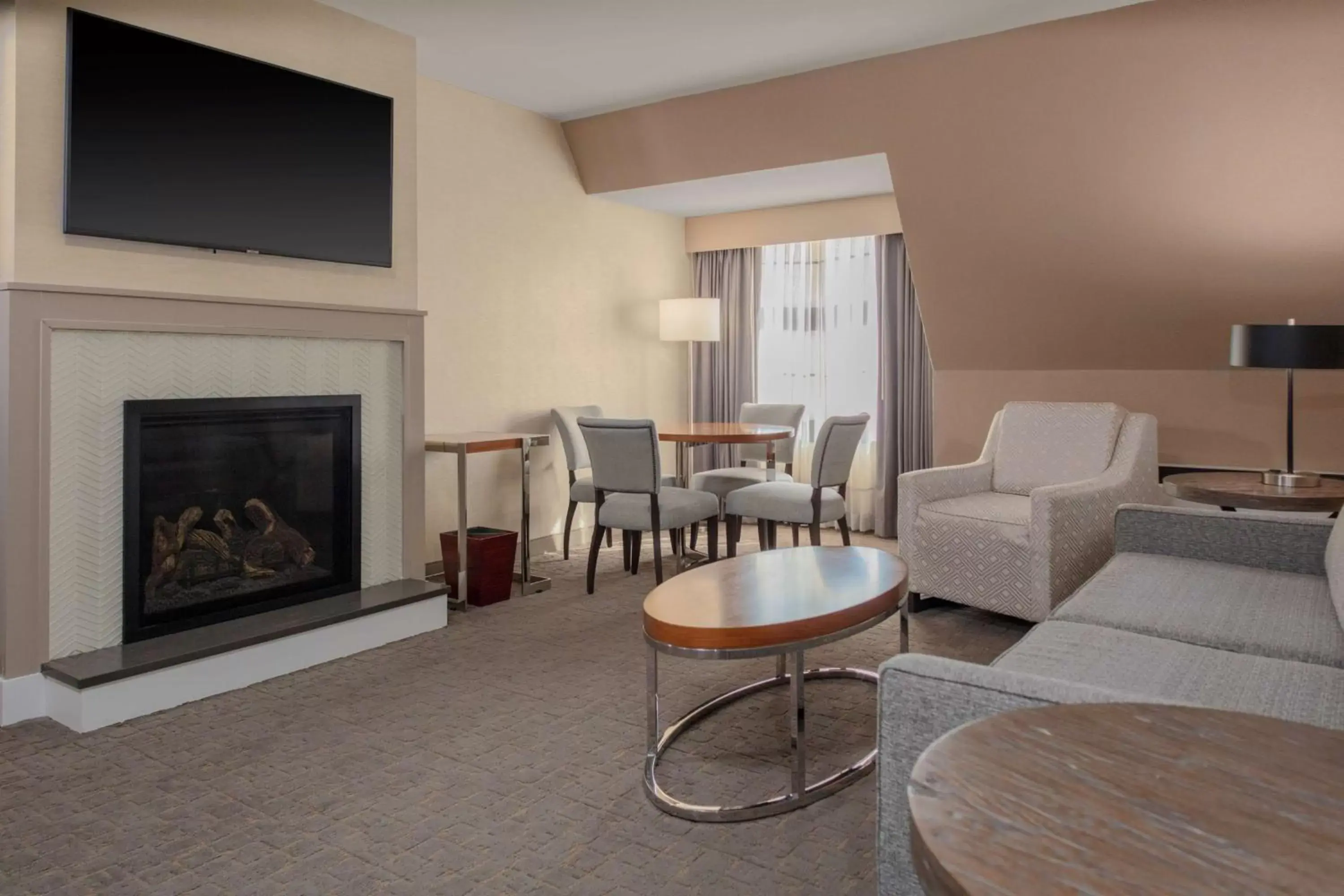 Living room, Seating Area in DoubleTree by Hilton Hotel Burlington Vermont