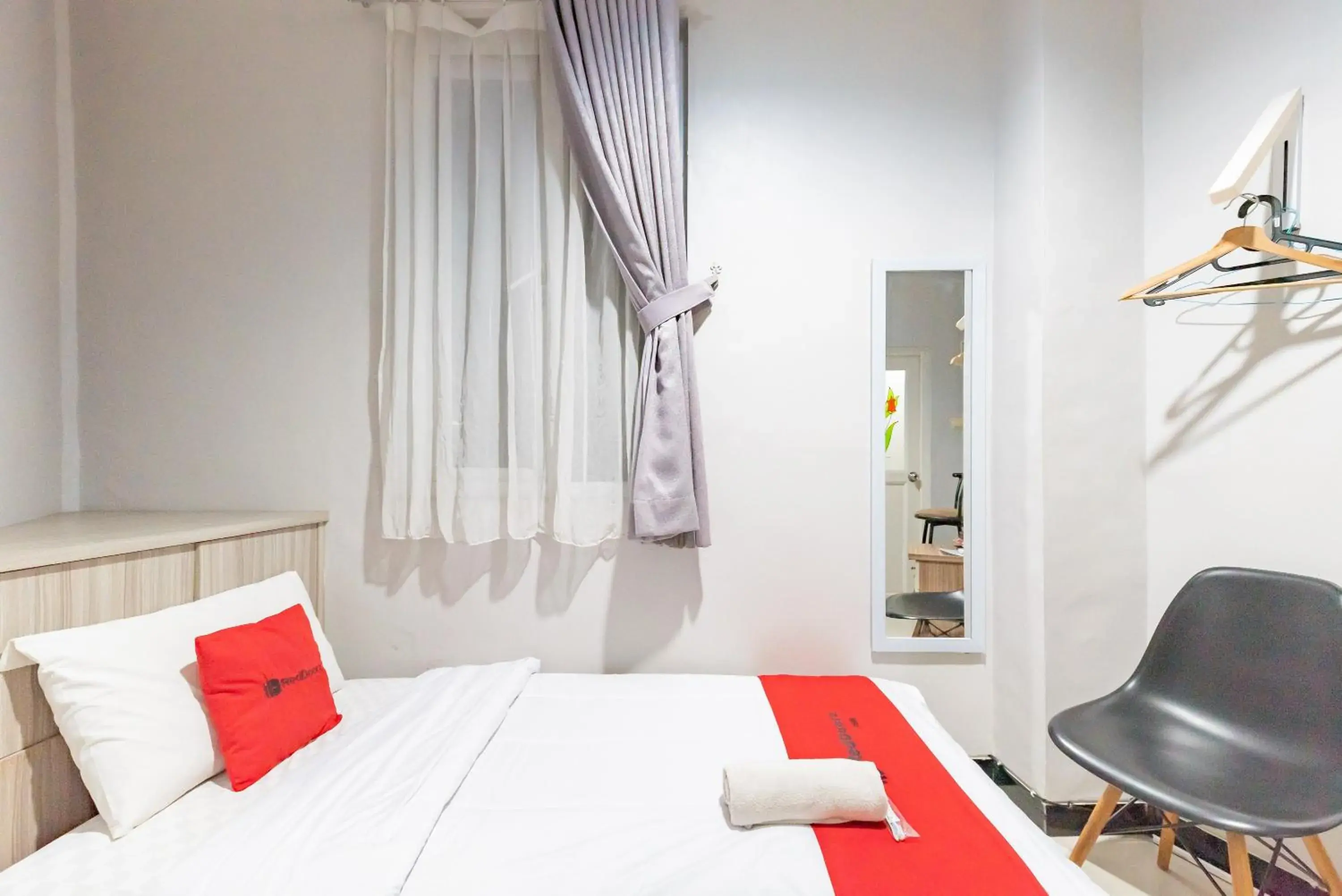 Bed in RedDoorz near Botani Square Mall