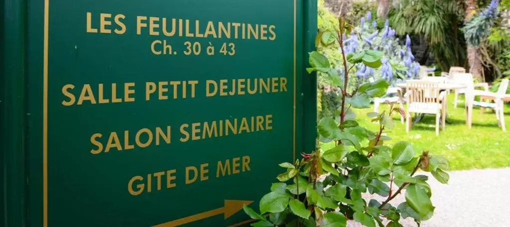 Decorative detail in Hotel de France