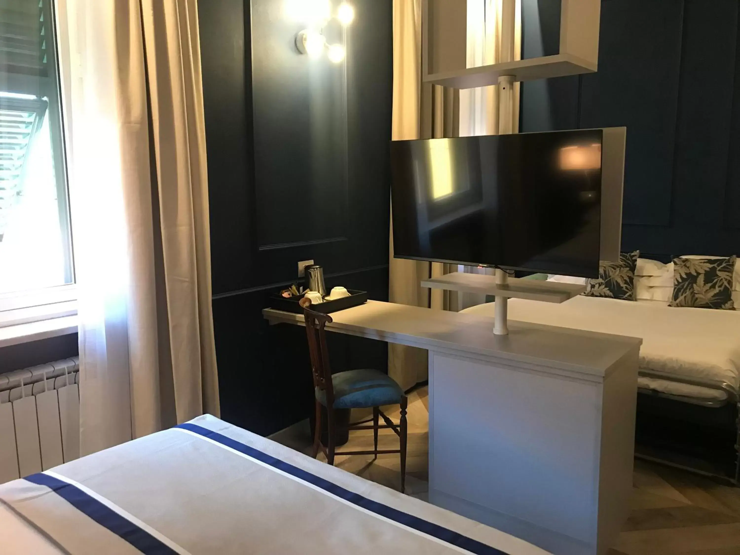 TV and multimedia, Bathroom in Hotel Monte Rosa