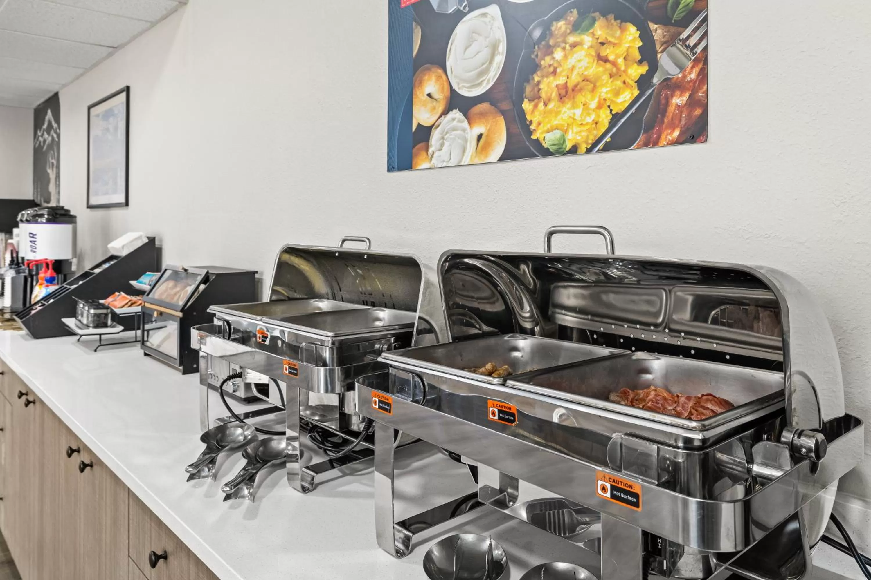 Breakfast in Red Lion Inn & Suites Deschutes River - Bend