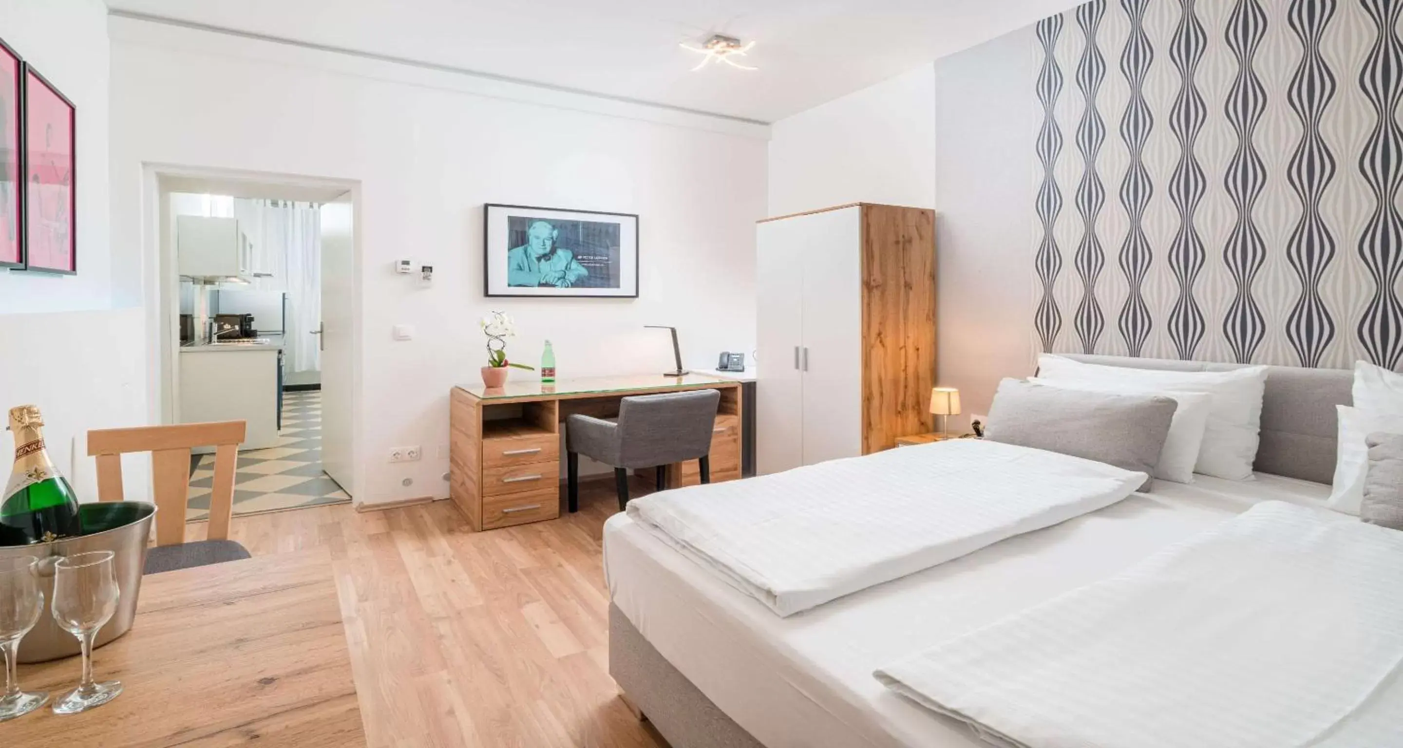 Bedroom in Best Western Plus Celebrity Suites