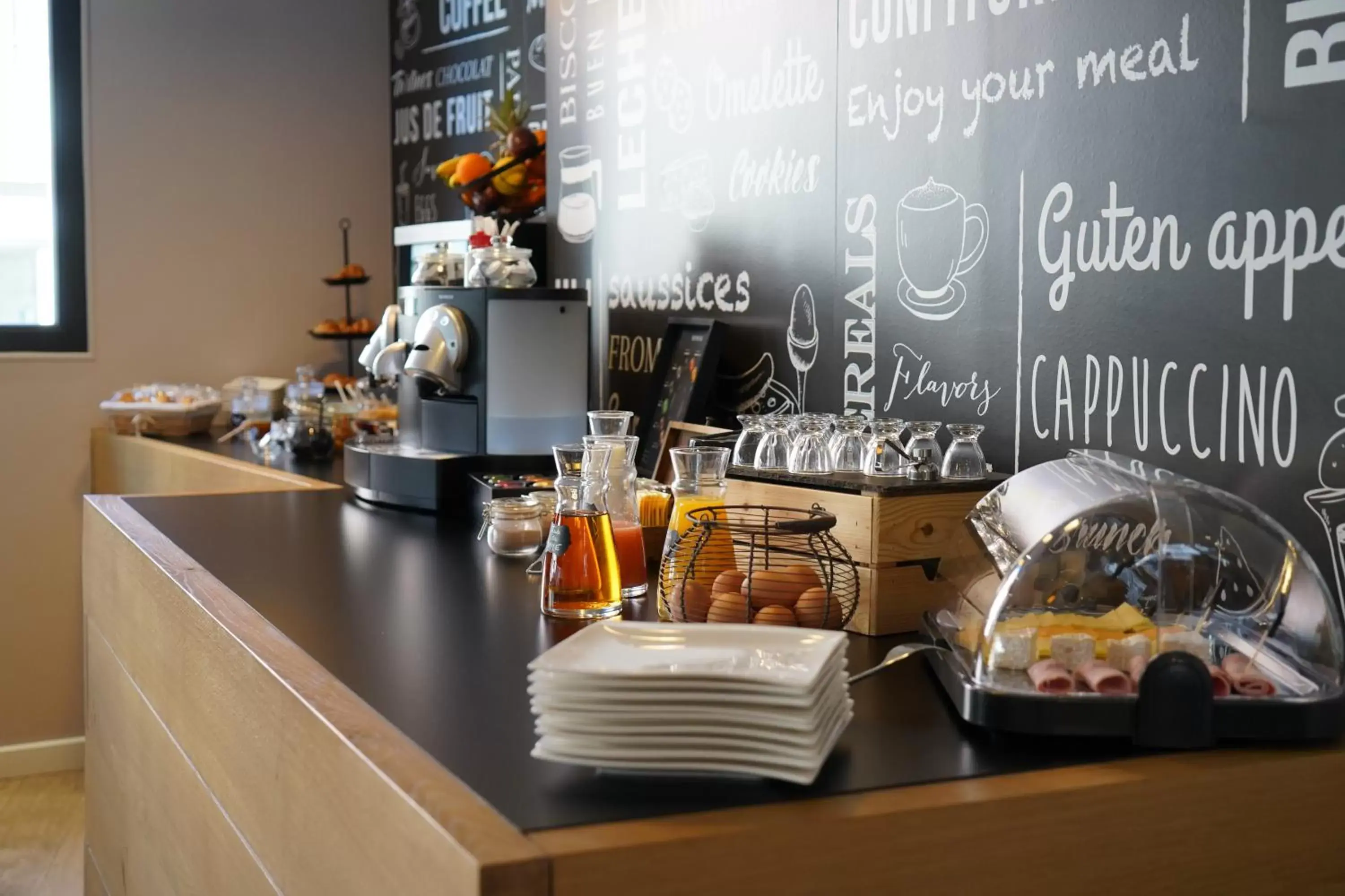 Coffee/tea facilities in Hotel De Quebec