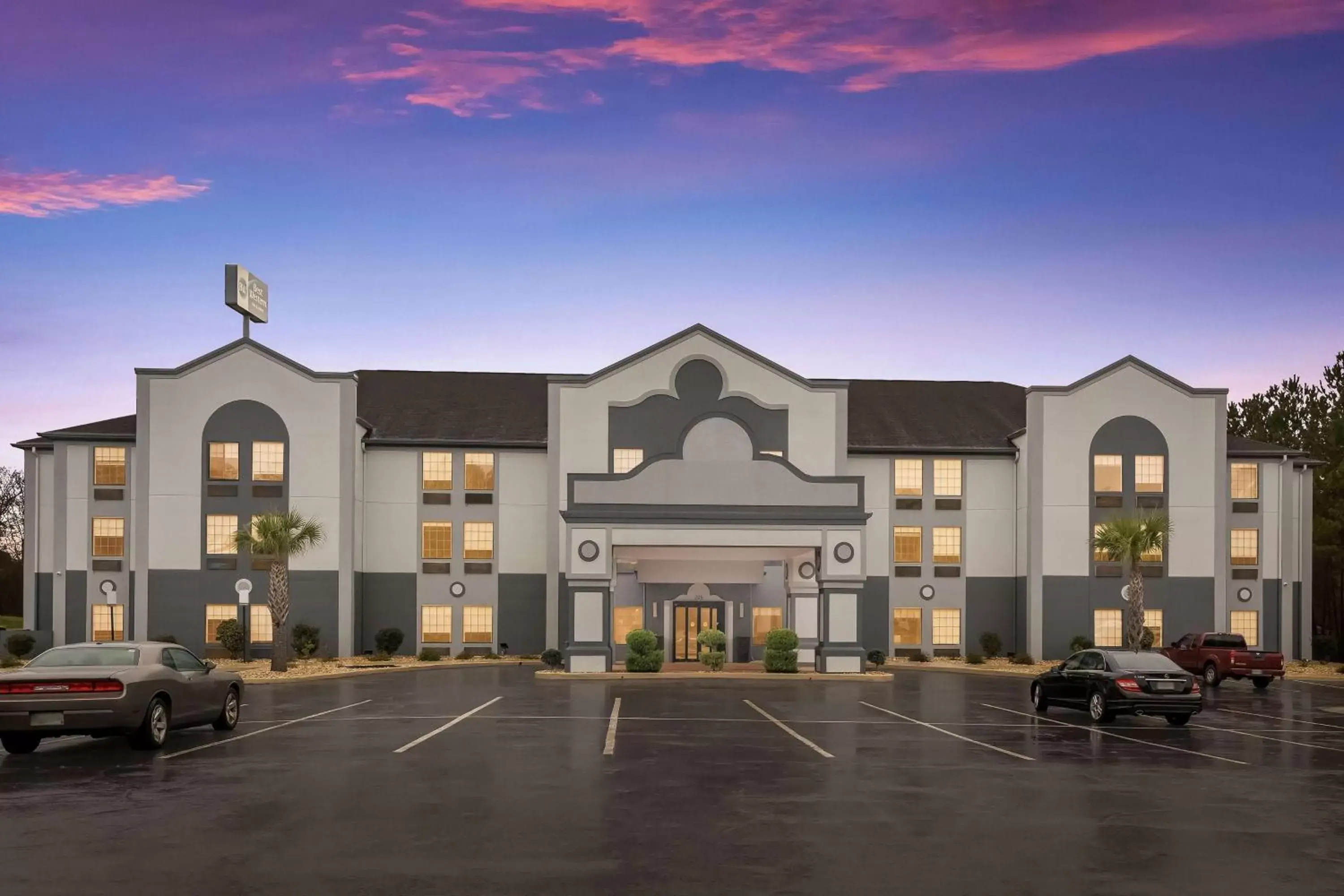 Property building in Best Western Bradbury Inn & Suites Property building in Best Western Bradbury Inn & Suites