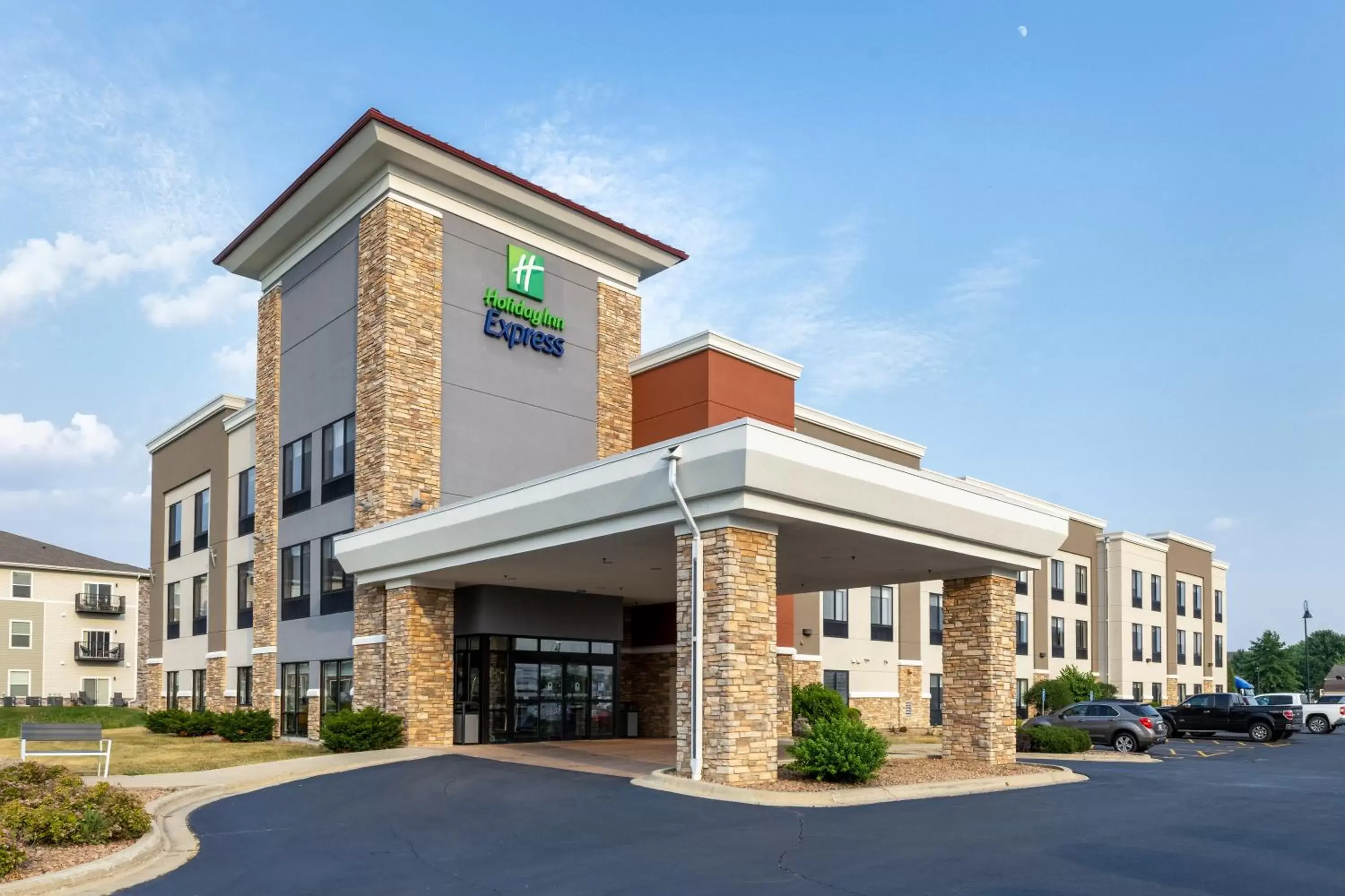 Property Building in Holiday Inn Express Rochester South - Mayo Area, an IHG Hotel