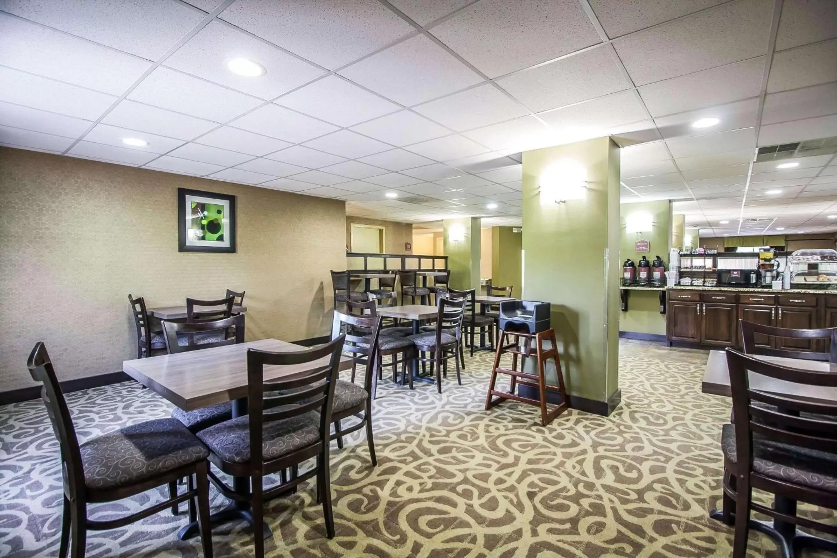 Restaurant/Places to Eat in Comfort Inn Jackson I-40