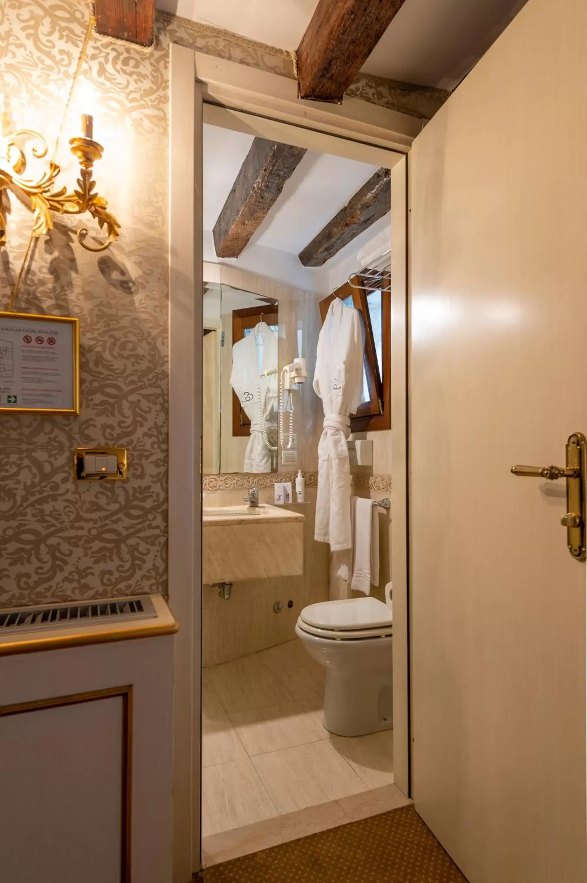 Bathroom in Hotel Antico Doge - a Member of Elizabeth Hotel Group