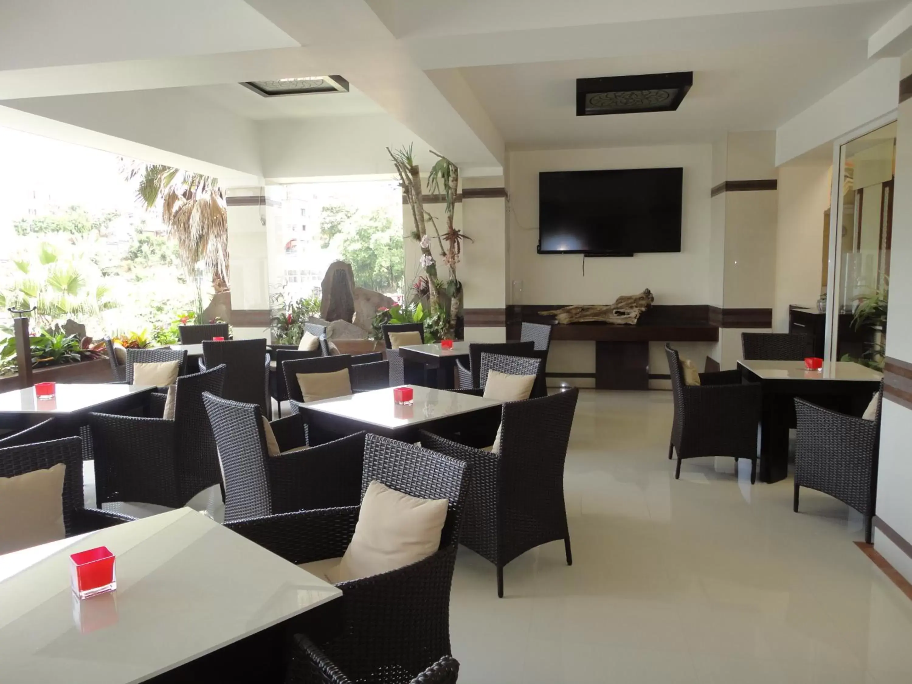 Restaurant/Places to Eat in Villa Las Margaritas Caxa