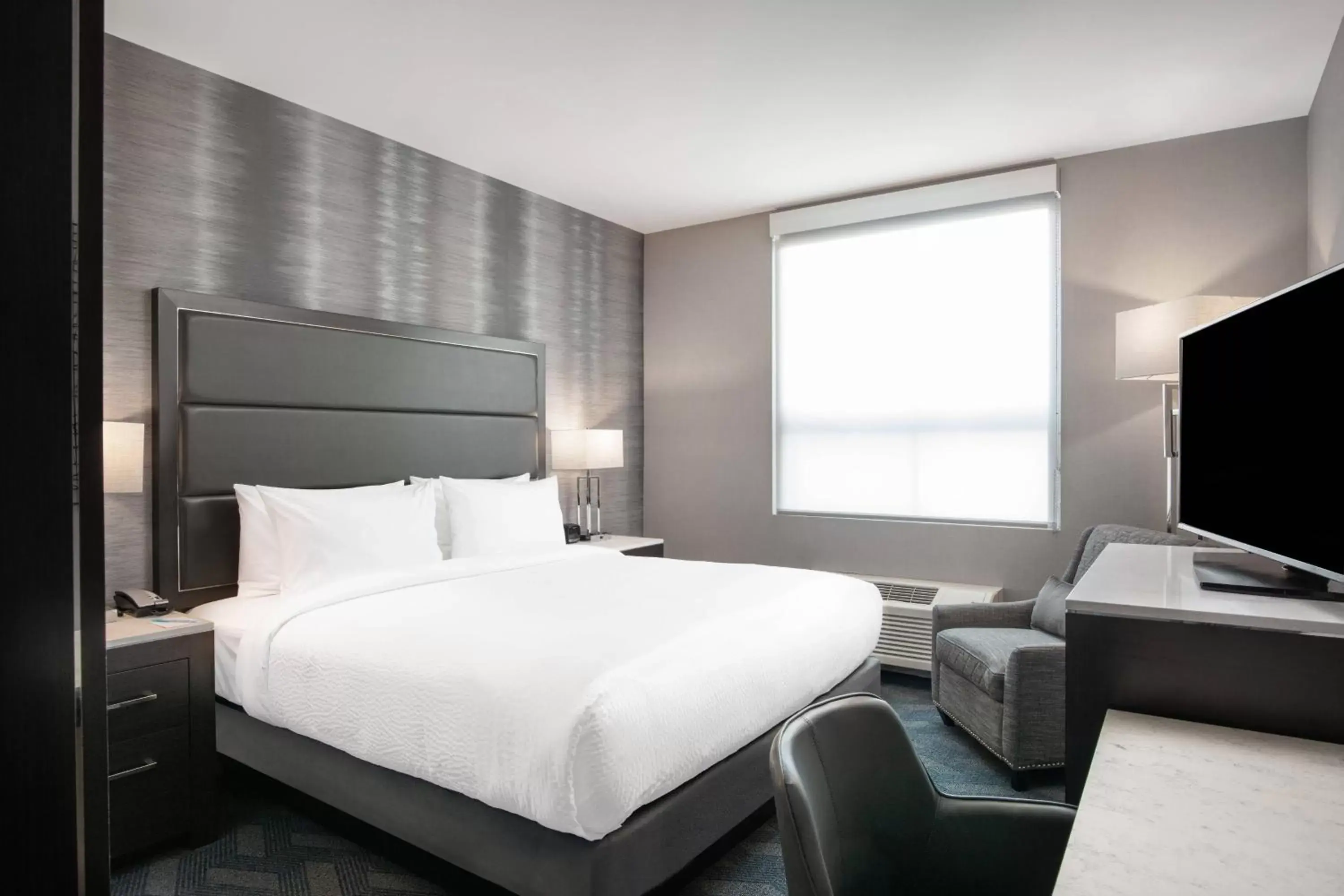 Photo of the whole room, Bed in Fairfield Inn & Suites by Marriott Boston Logan Airport/Chelsea