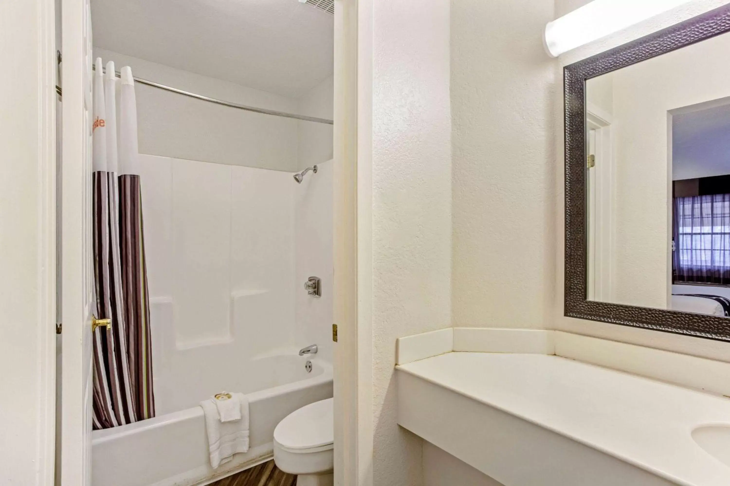 Bathroom in La Quinta Inn & Suites by Wyndham And Conference Center San Angelo
