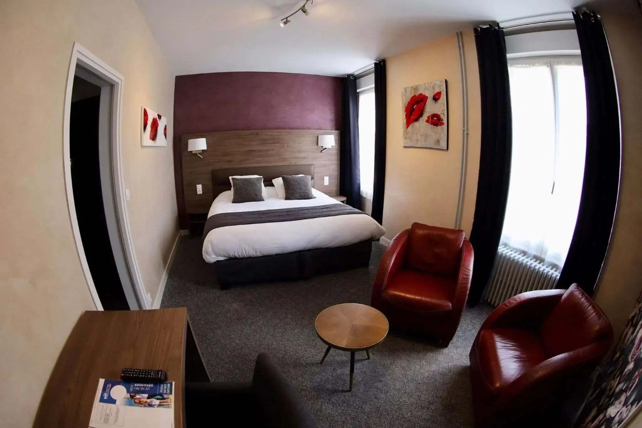 Bedroom in Brit Hotel le Cygne