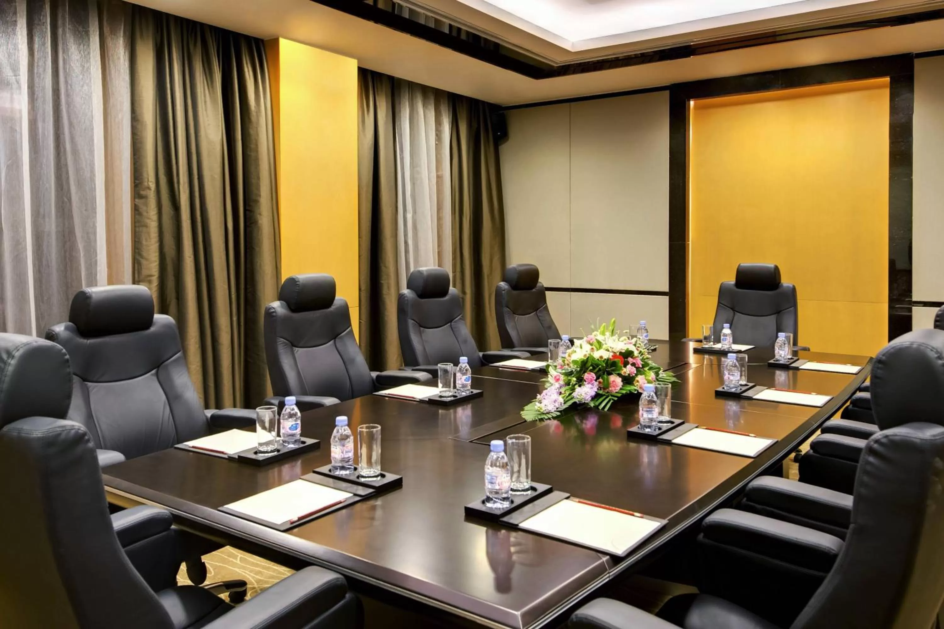 Meeting/conference room in Sheraton Yantai Golden Beach Resort
