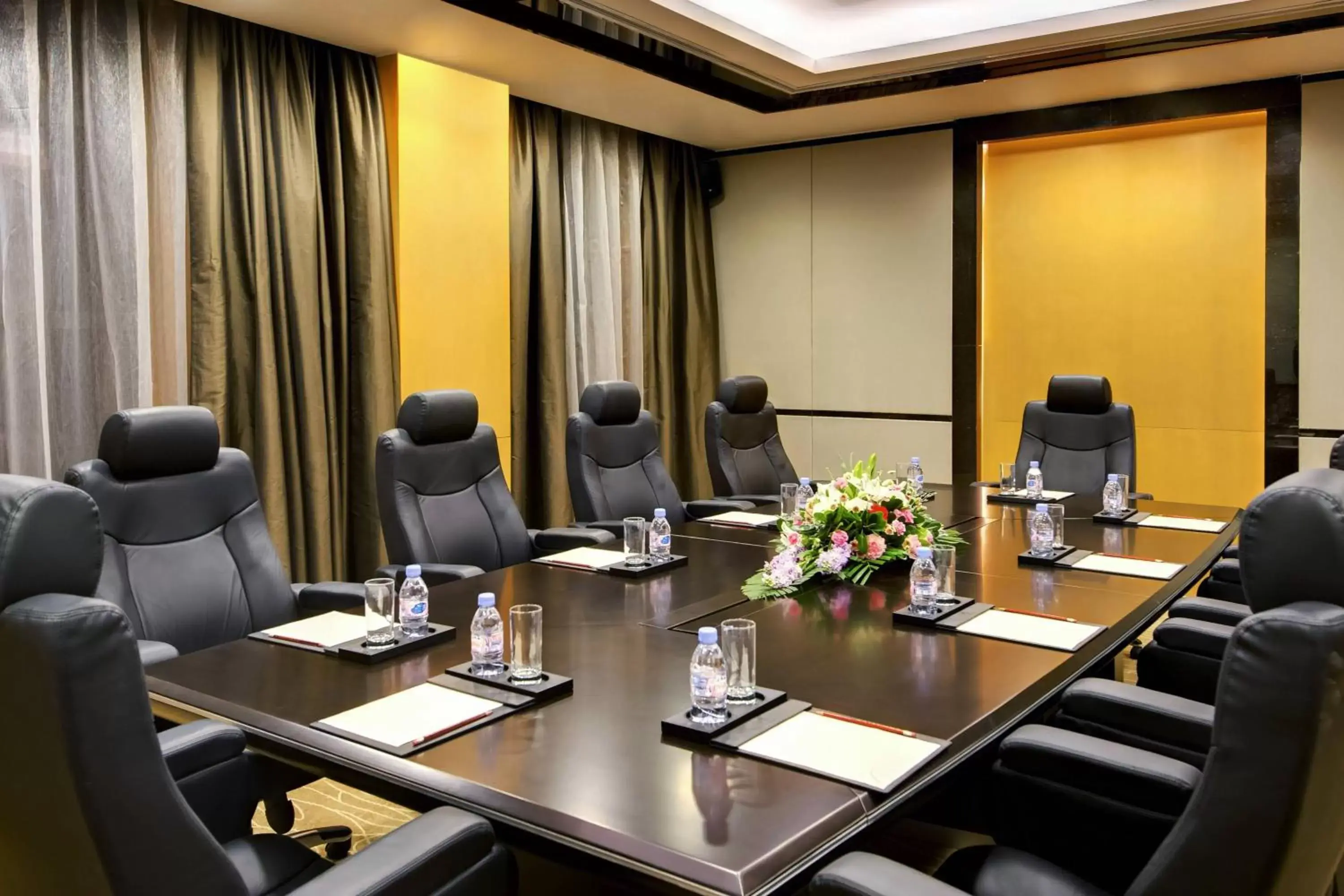 Meeting/conference room, Business Area/Conference Room in Sheraton Yantai Golden Beach Resort