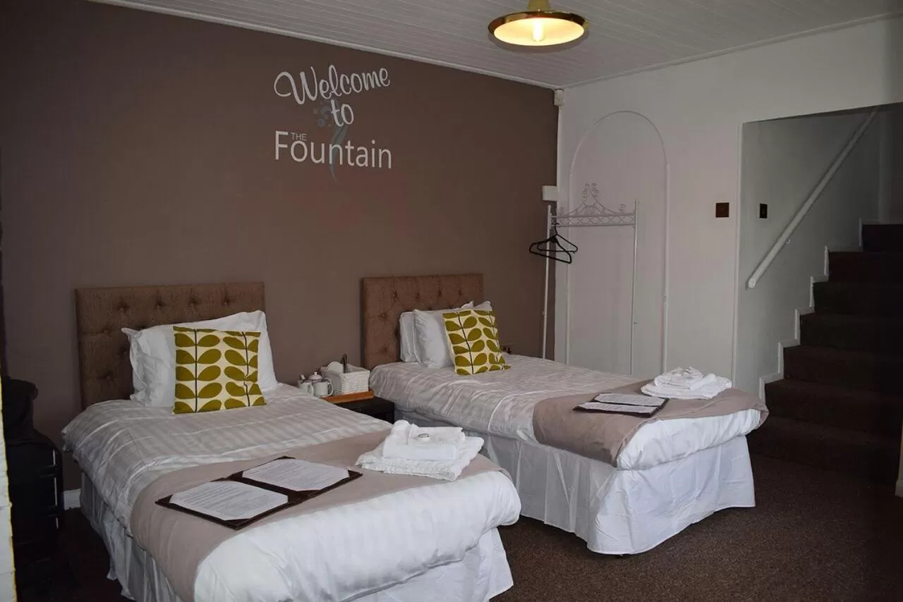 People, Bed in The Fountain