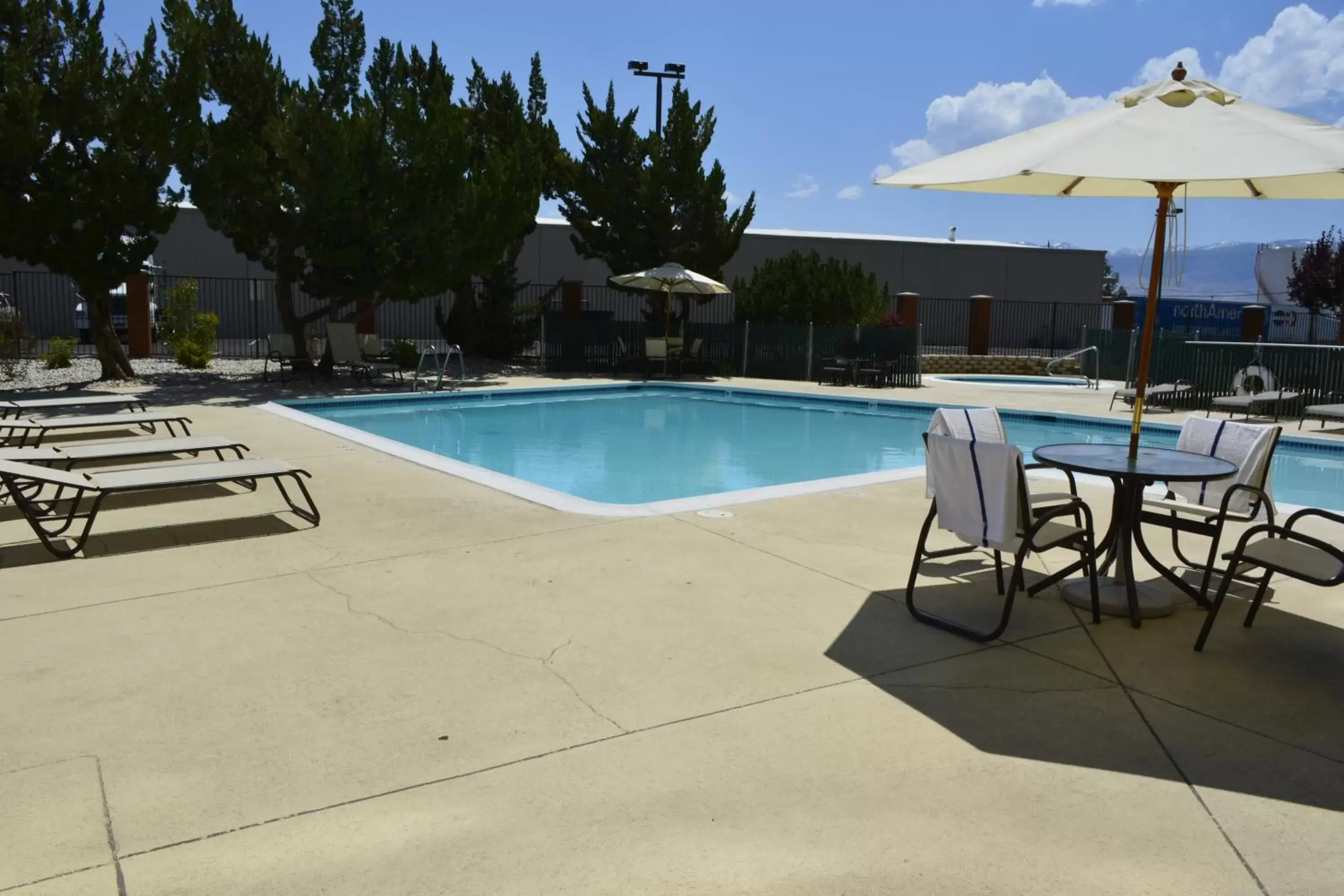 BBQ facilities, Swimming Pool in Best Western Plus Sparks-Reno Hotel