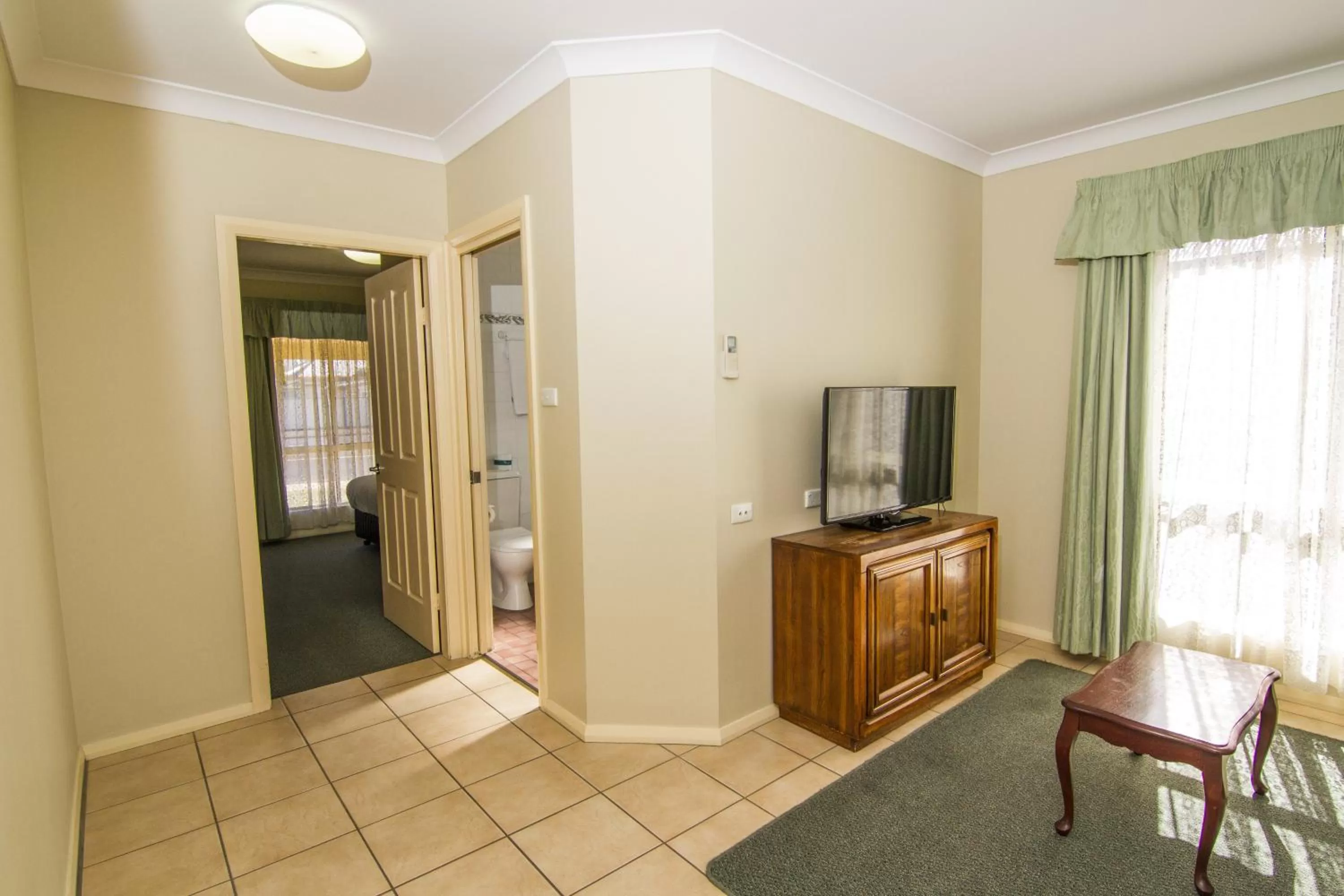 TV and multimedia in Green Gables Motel