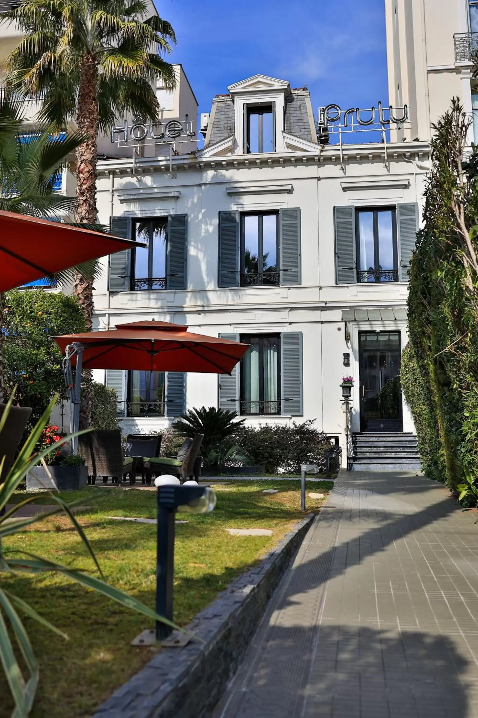 Property Building in Villa Pruly Hotel Cannes Centre