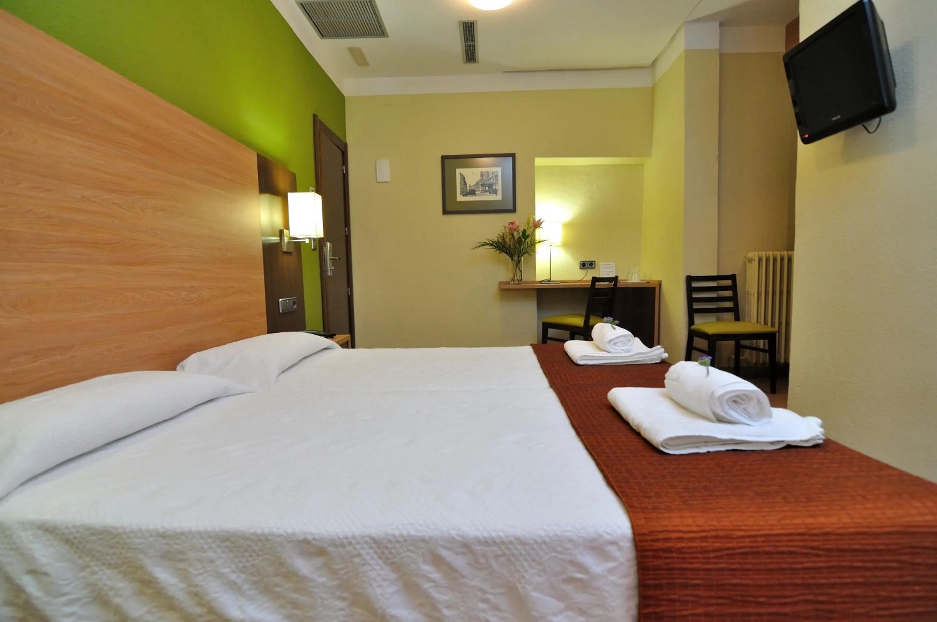 Bed in Hostal Ballesta