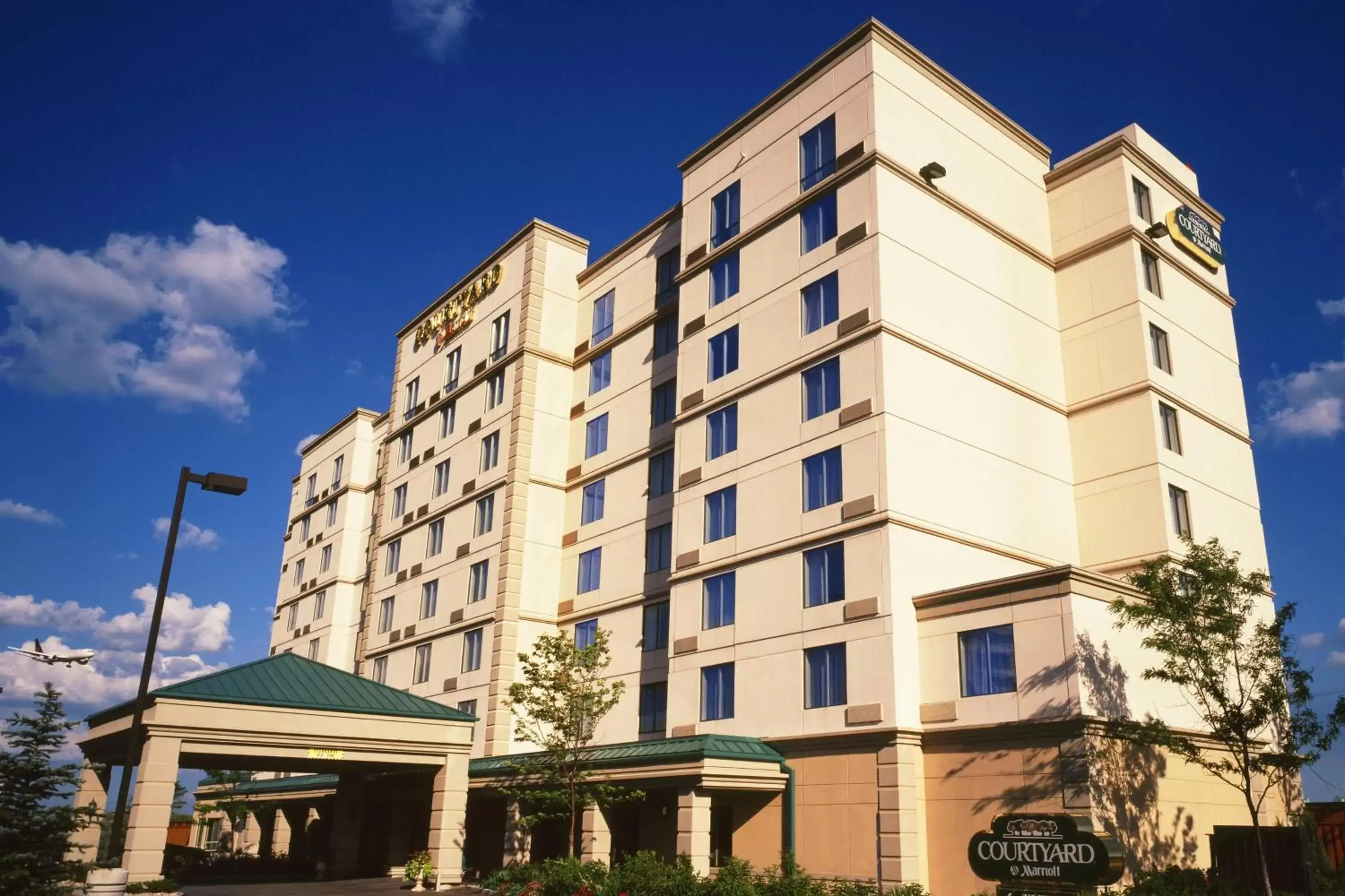 Property Building in Courtyard by Marriott Toronto Airport