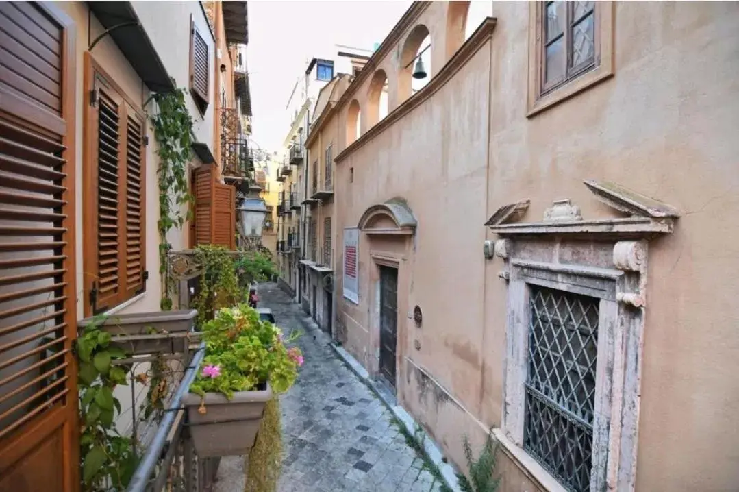 Property building in San Francesco Rooms and Apartment with Terrace in Palermo