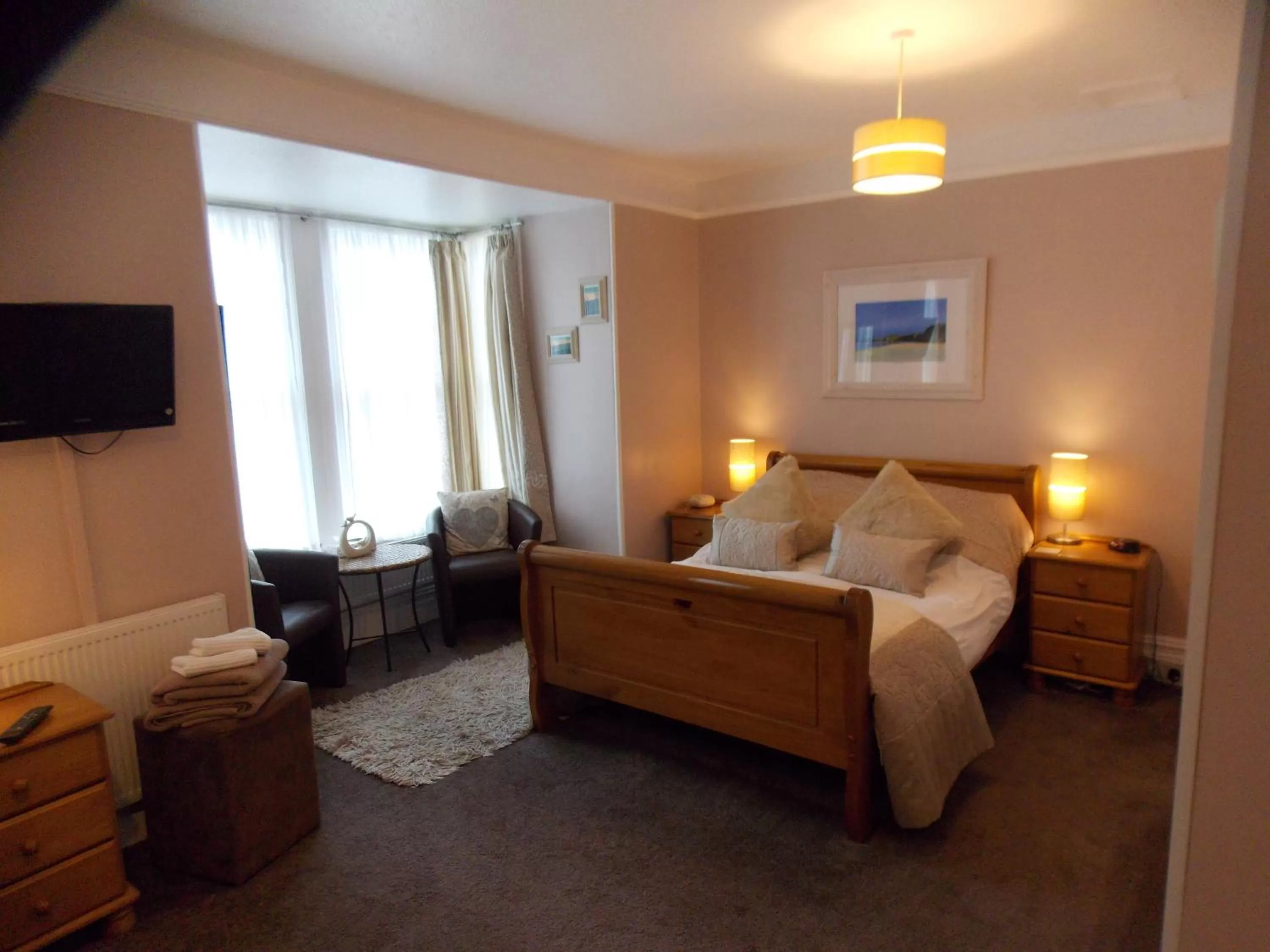 Photo of the whole room, Bed in Chiverton House Guest Accommodation