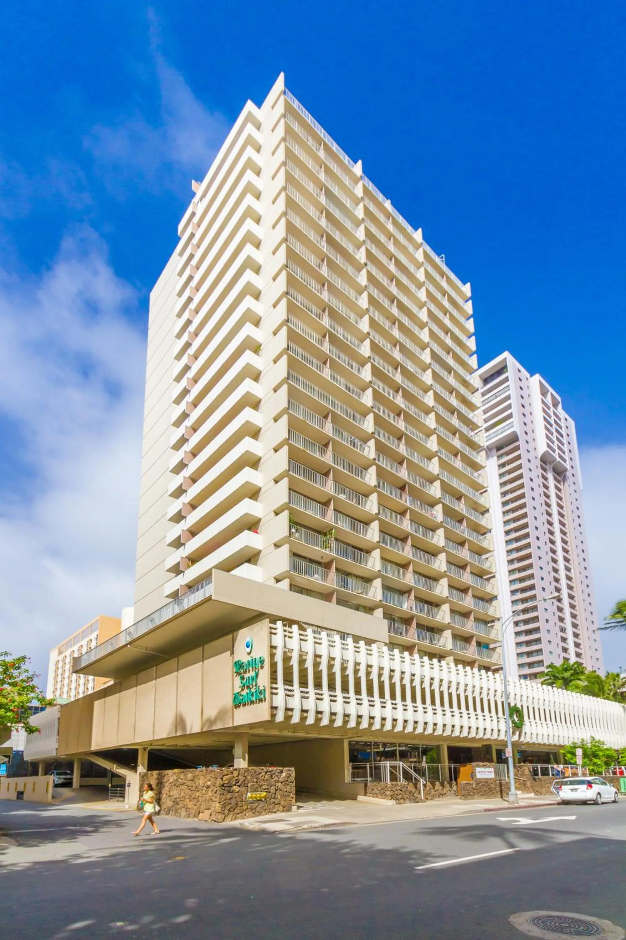 Property building in Tropical Studios at Marine Surf Waikiki - FREE PARKING - BEST LOCATION - FULL KITCHEN - SWIMMING POOL