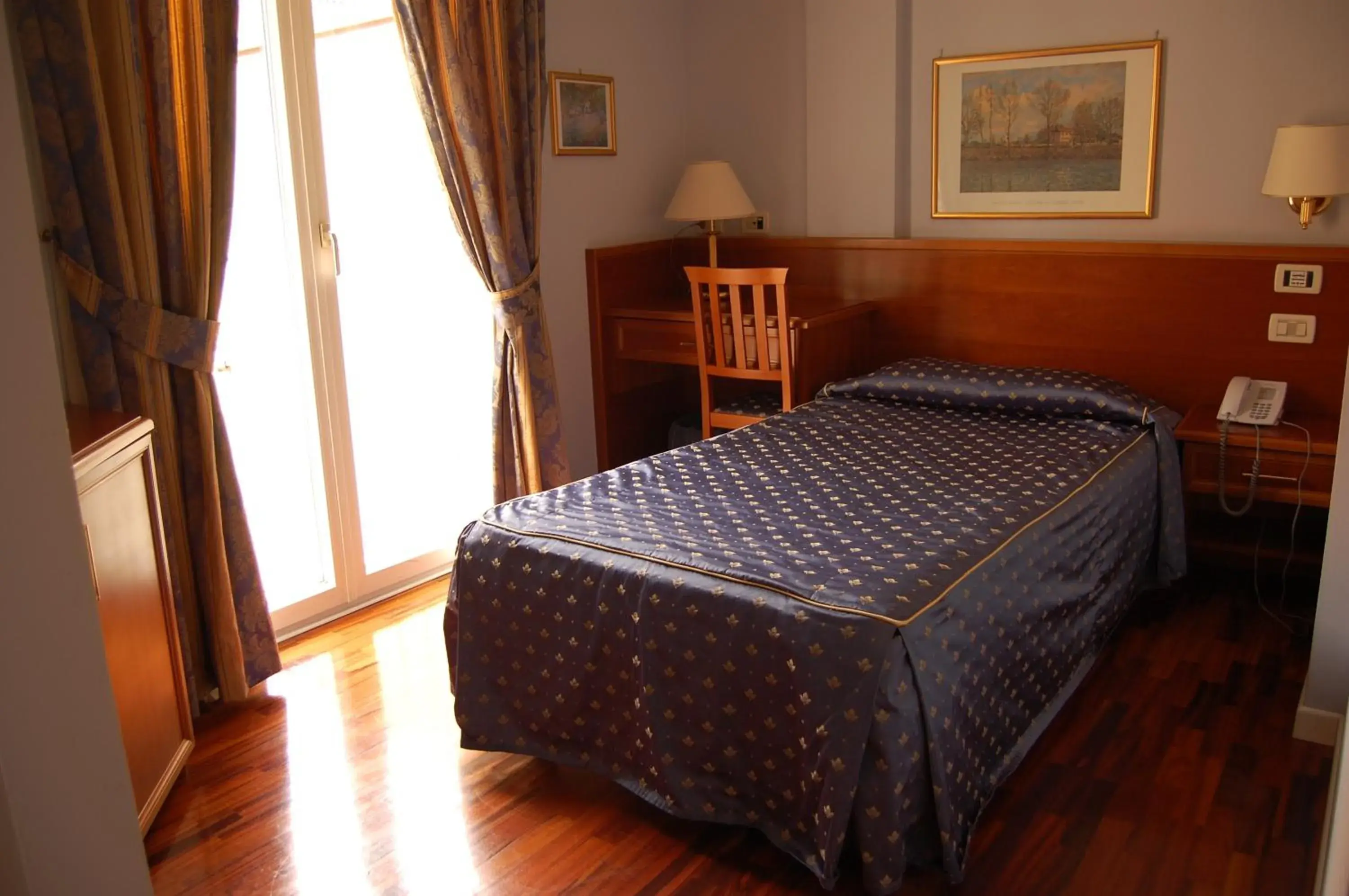 Photo of the whole room, Bed in Hotel San Michele