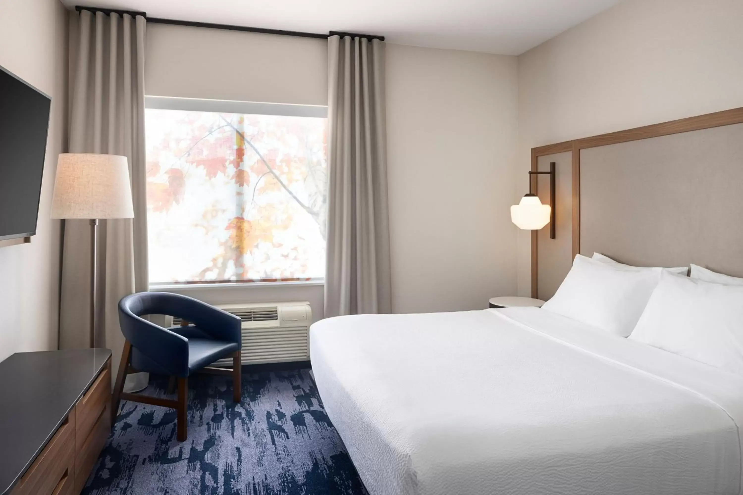 Bedroom, Bed in Fairfield by Marriott Inn & Suites West Kelowna