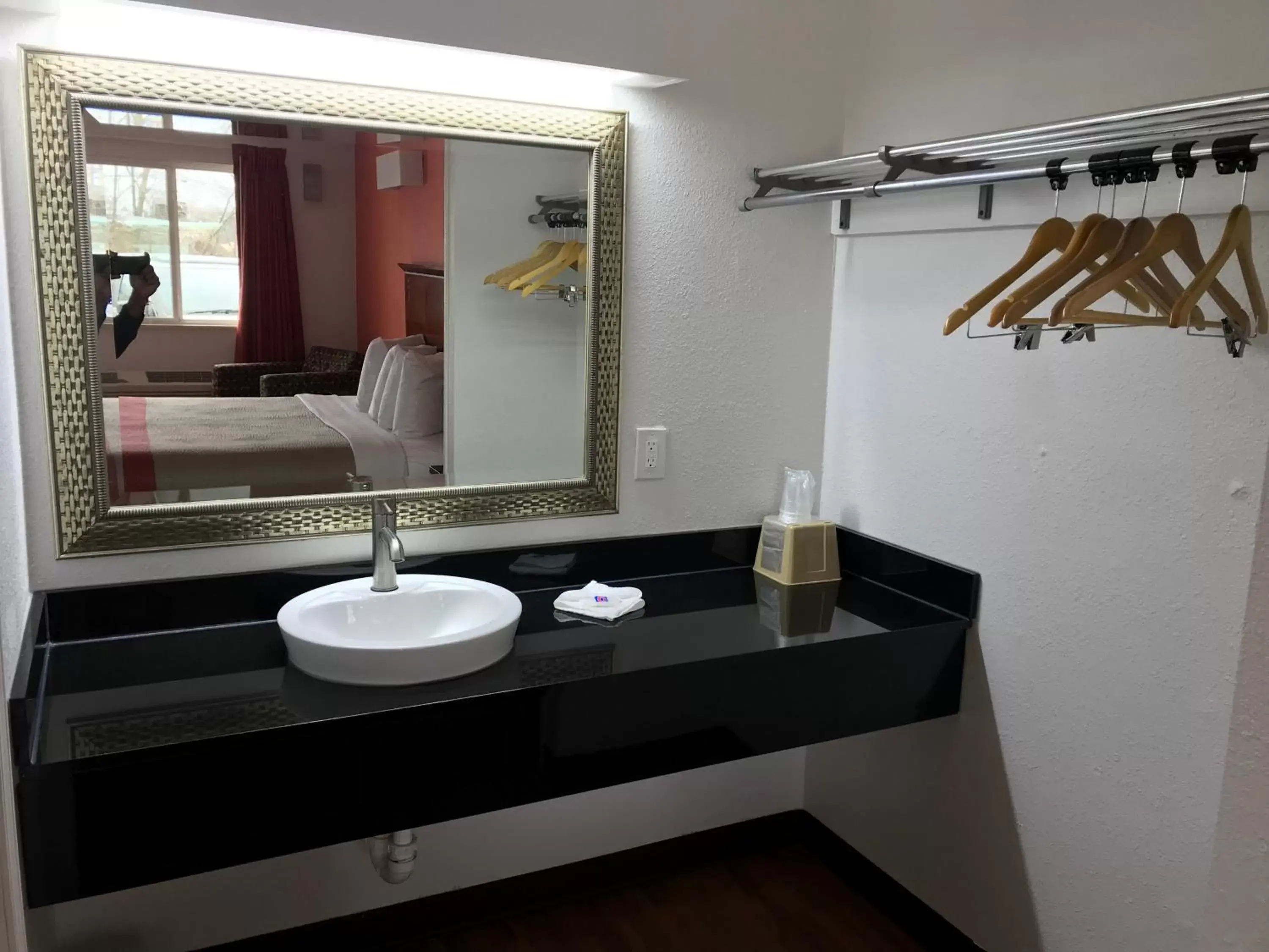 Bathroom in Motel 6-Alma, AR