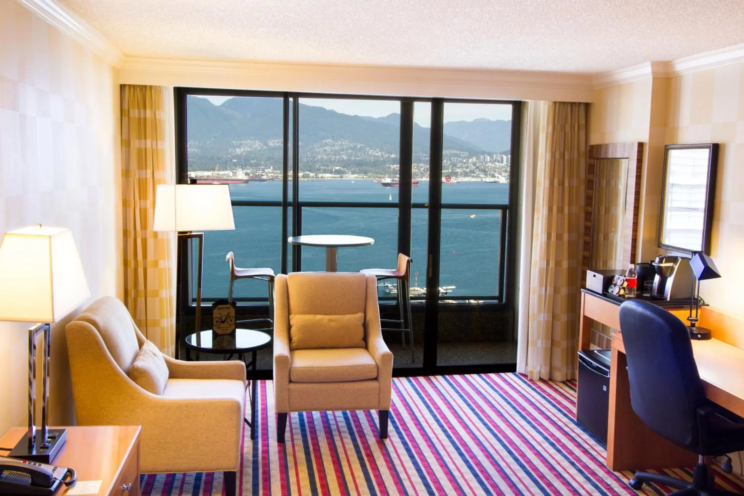 Bedroom, Seating Area in Pinnacle Hotel Harbourfront
