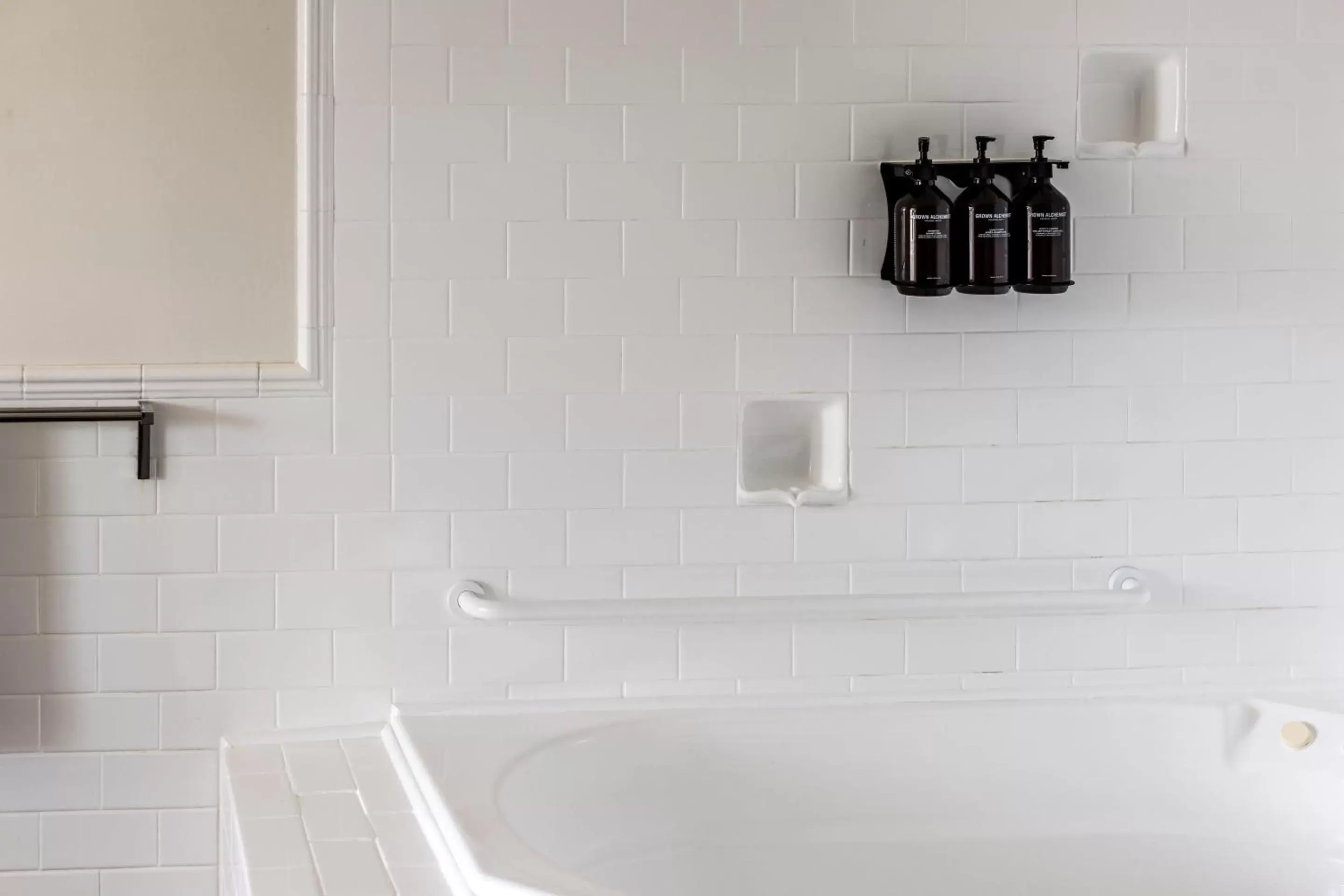 Photo of the whole room, Bathroom in Crowne Plaza Terrigal Pacific, an IHG Hotel