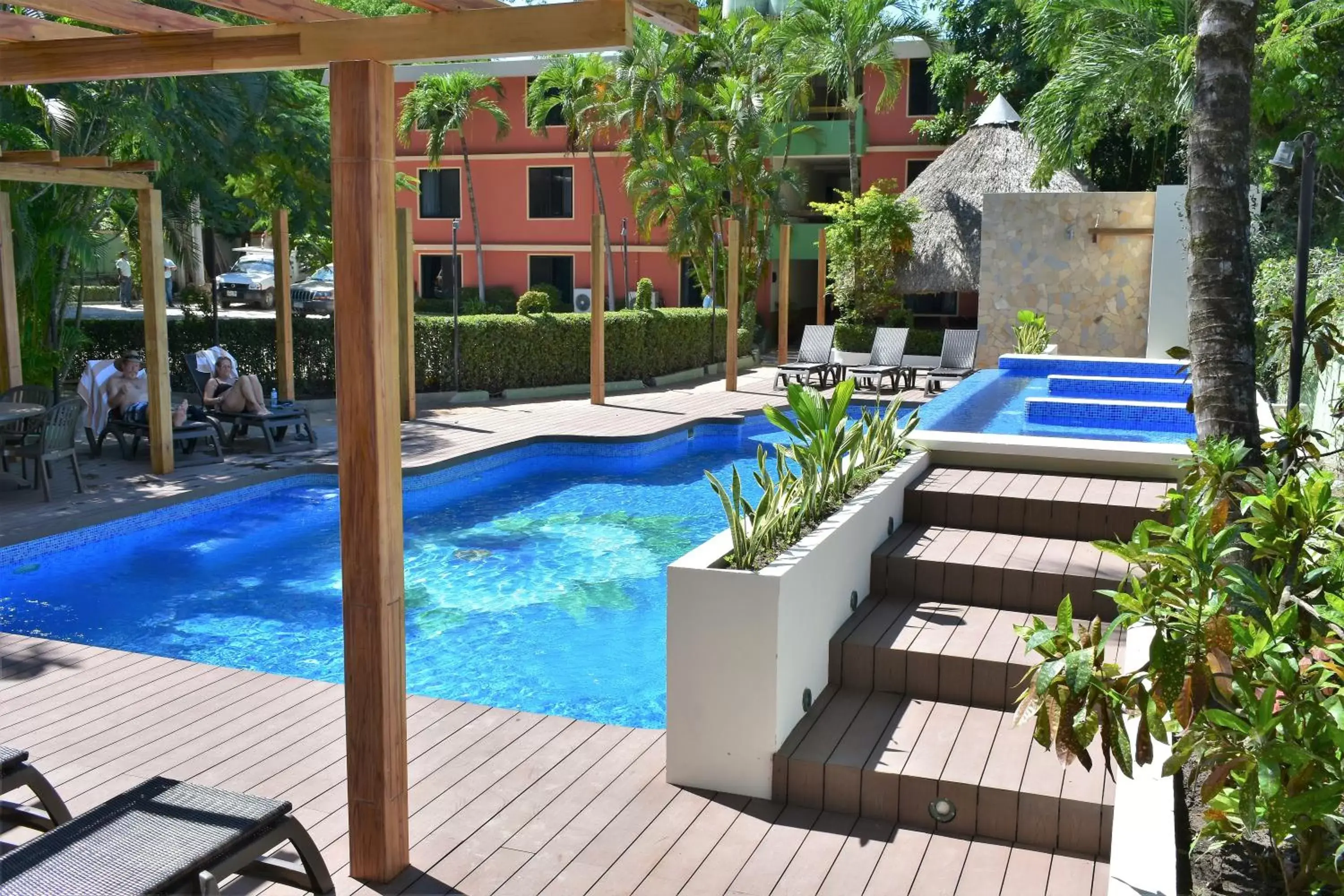 Hot Tub, Swimming Pool in Hotel Maya Tulipanes Palenque