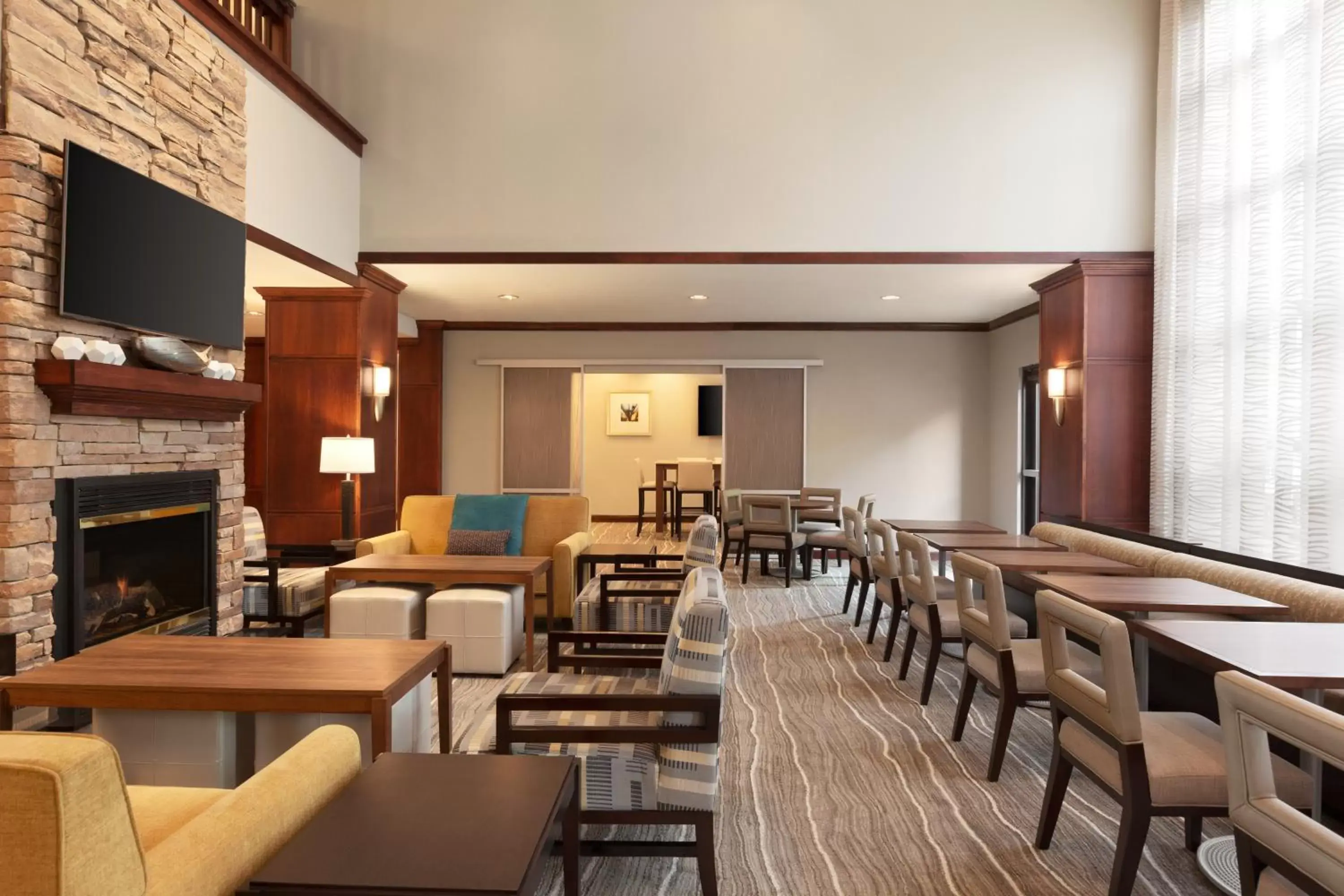 Property building, Restaurant/Places to Eat in Staybridge Suites Tampa East- Brandon, an IHG Hotel