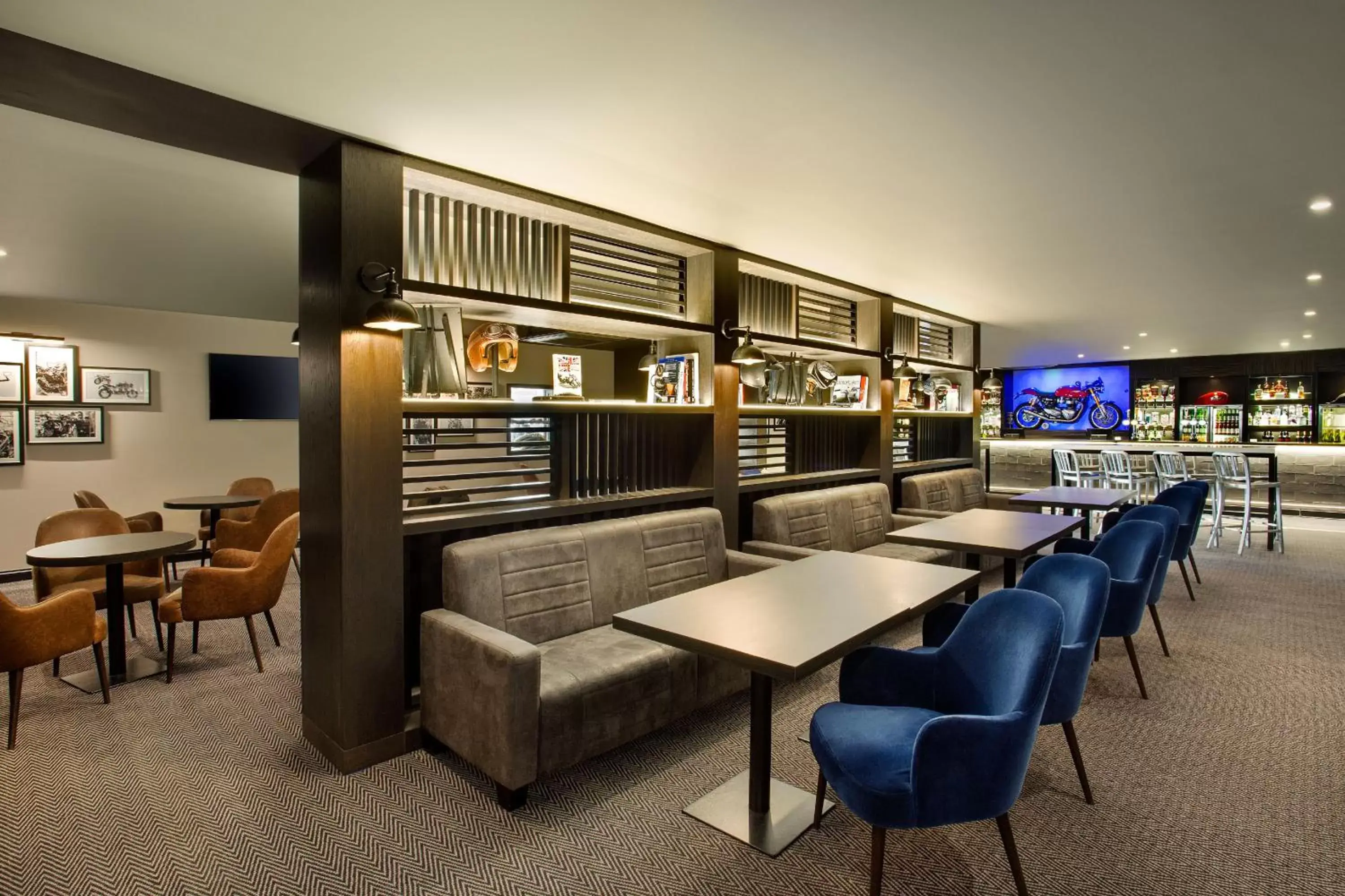 Lounge or bar, Lounge/Bar in Leonardo Hotel and Conference Venue Hinckley Island - Formerly Jurys Inn