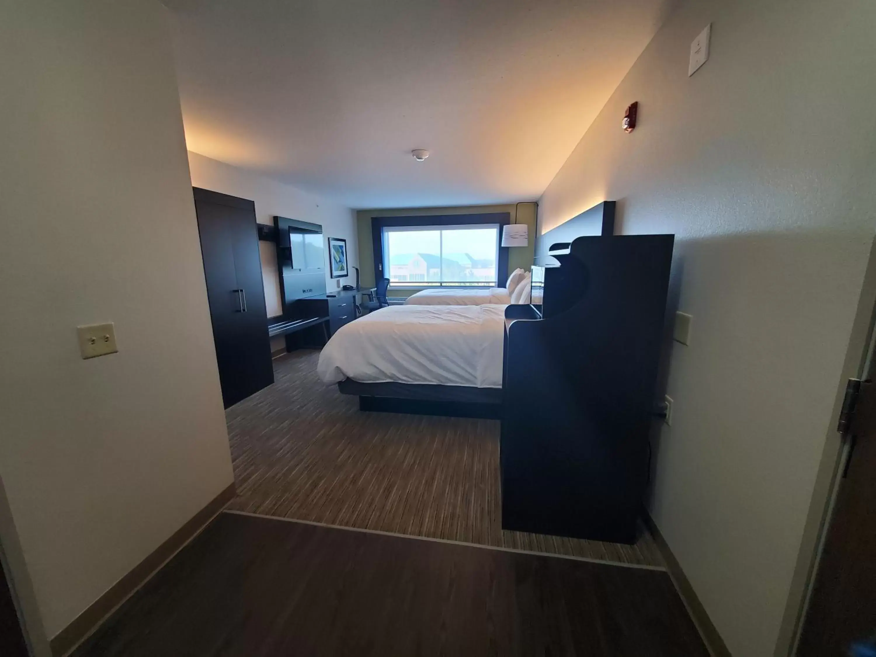 Bed in Holiday Inn Express & Suites - Harrisburg S - Mechanicsburg, an IHG Hotel