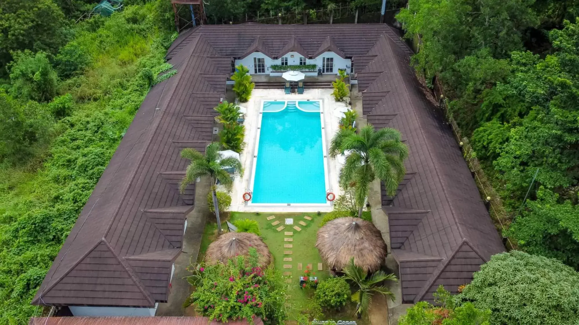 Pool View in Sunz en Coron Resort
