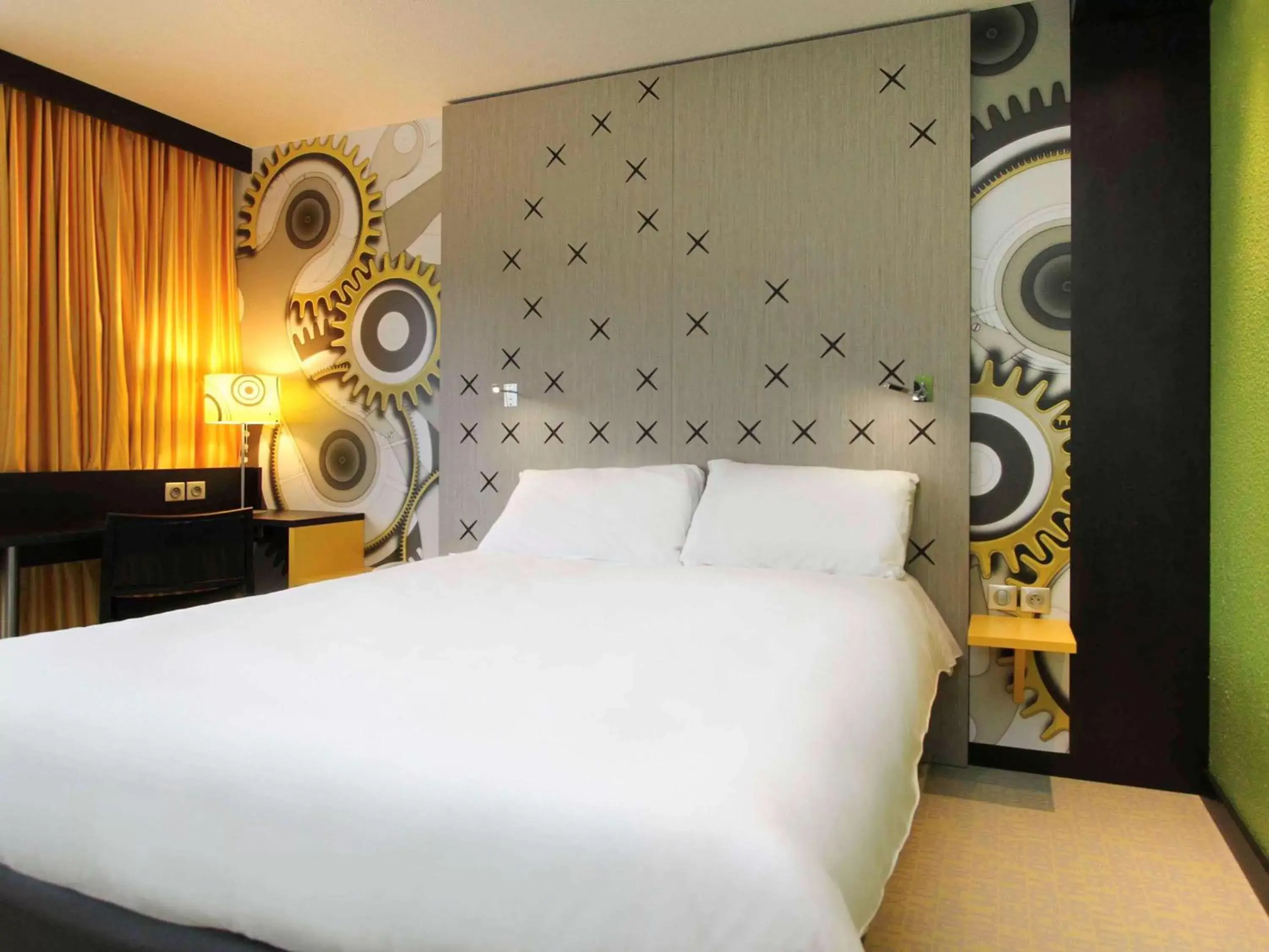 Photo of the whole room, Bed in ibis Styles Besançon