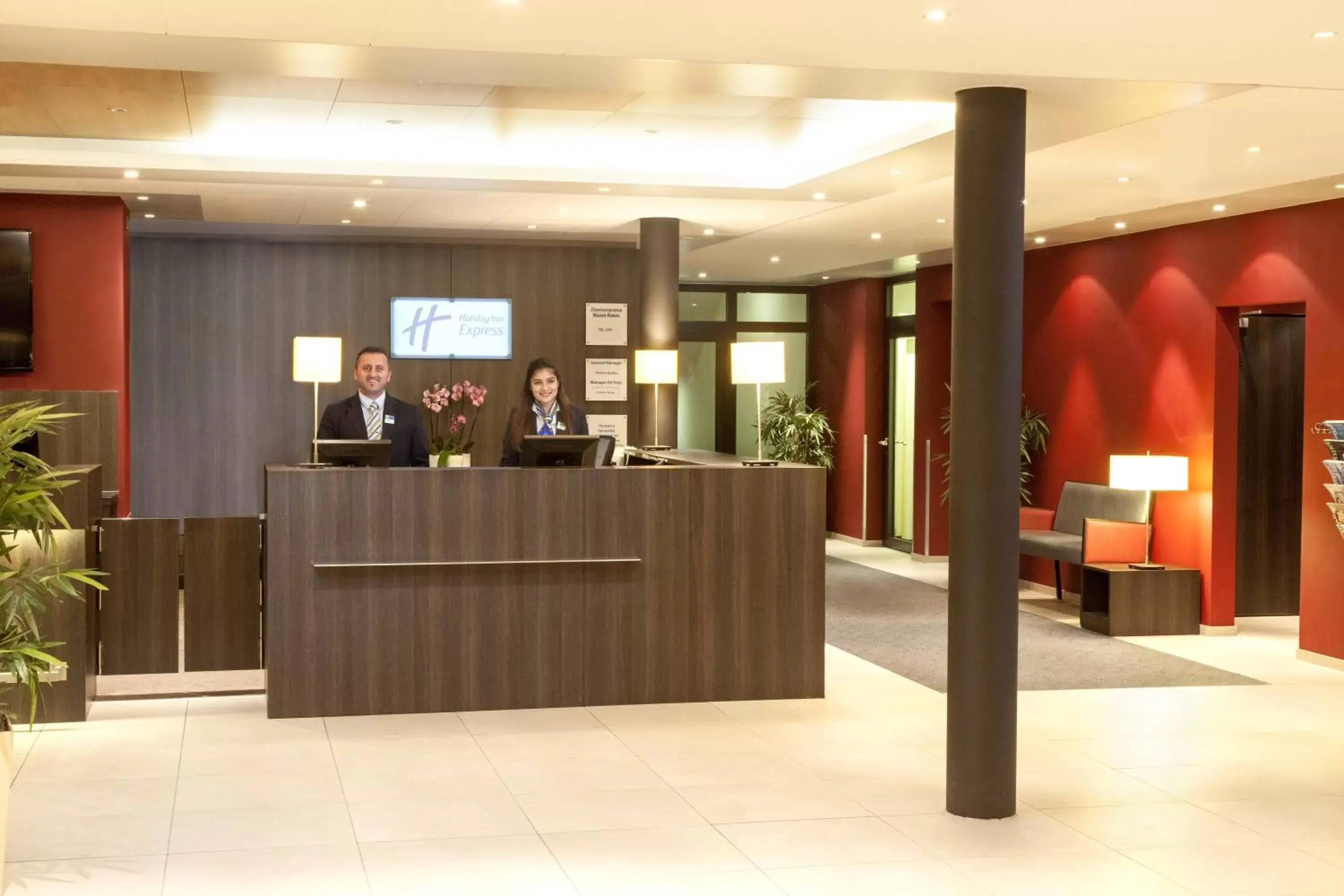 Property building, Lobby/Reception in Holiday Inn Express Zürich Airport, an IHG Hotel