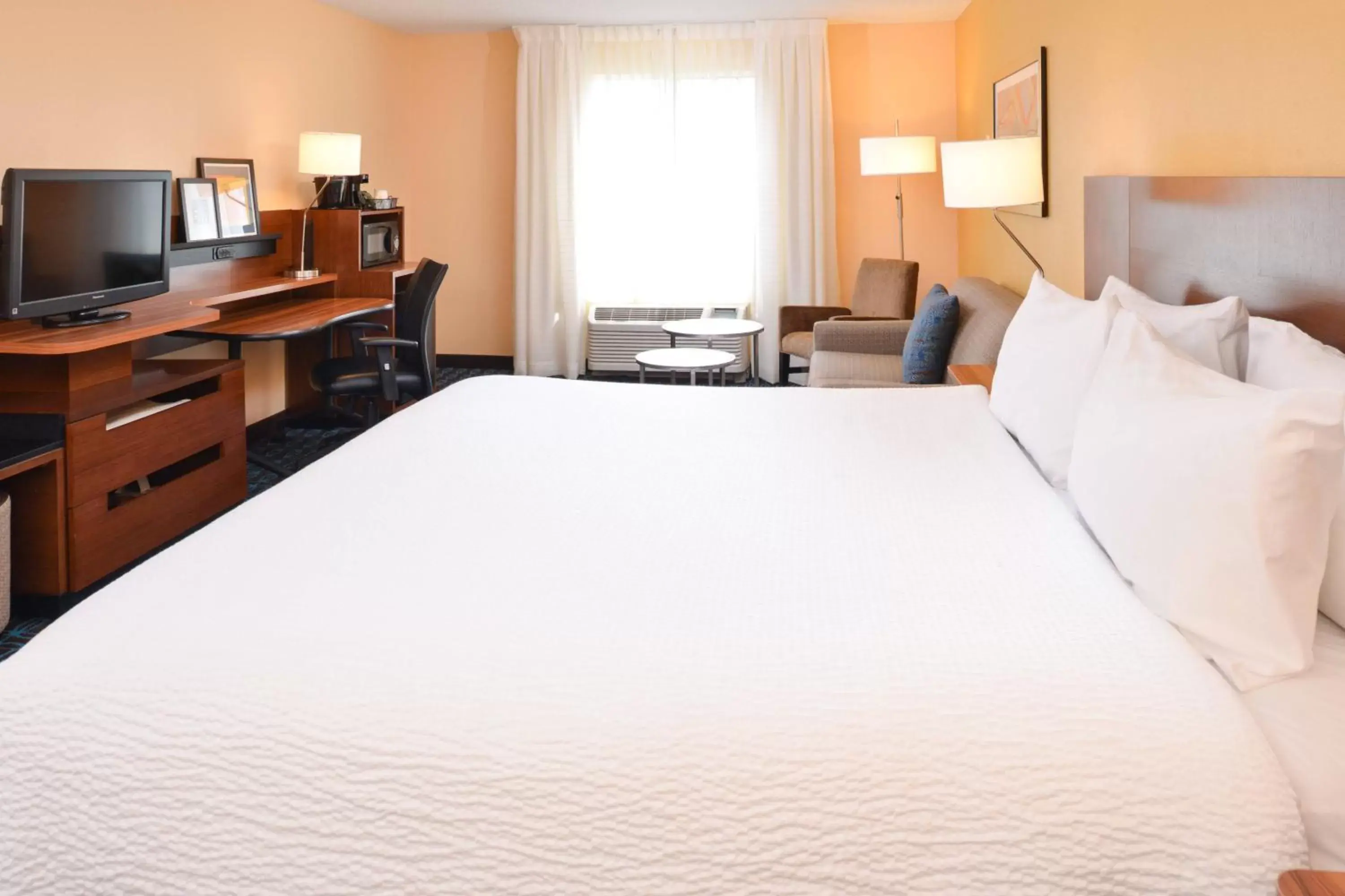 Photo of the whole room, Bed in Fairfield Inn Orlando Airport
