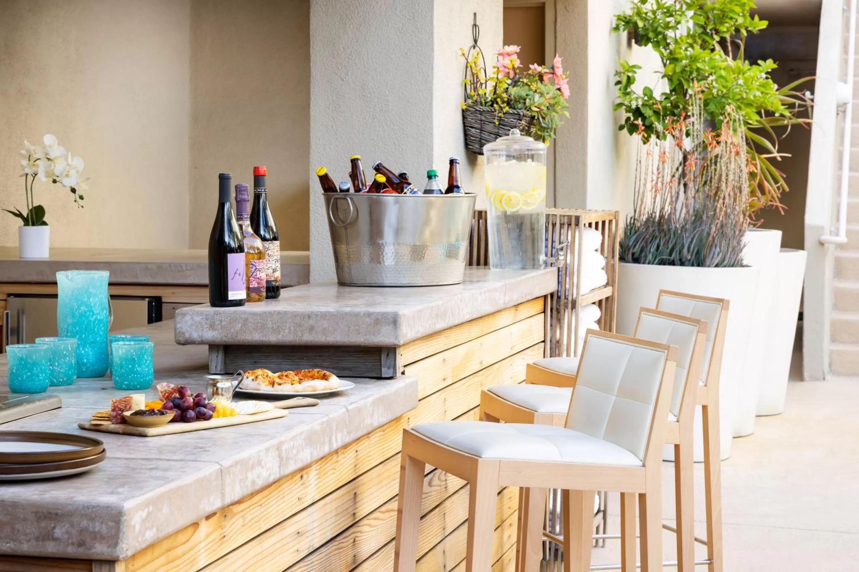 Food and drinks in The Anza-a Calabasas Hotel