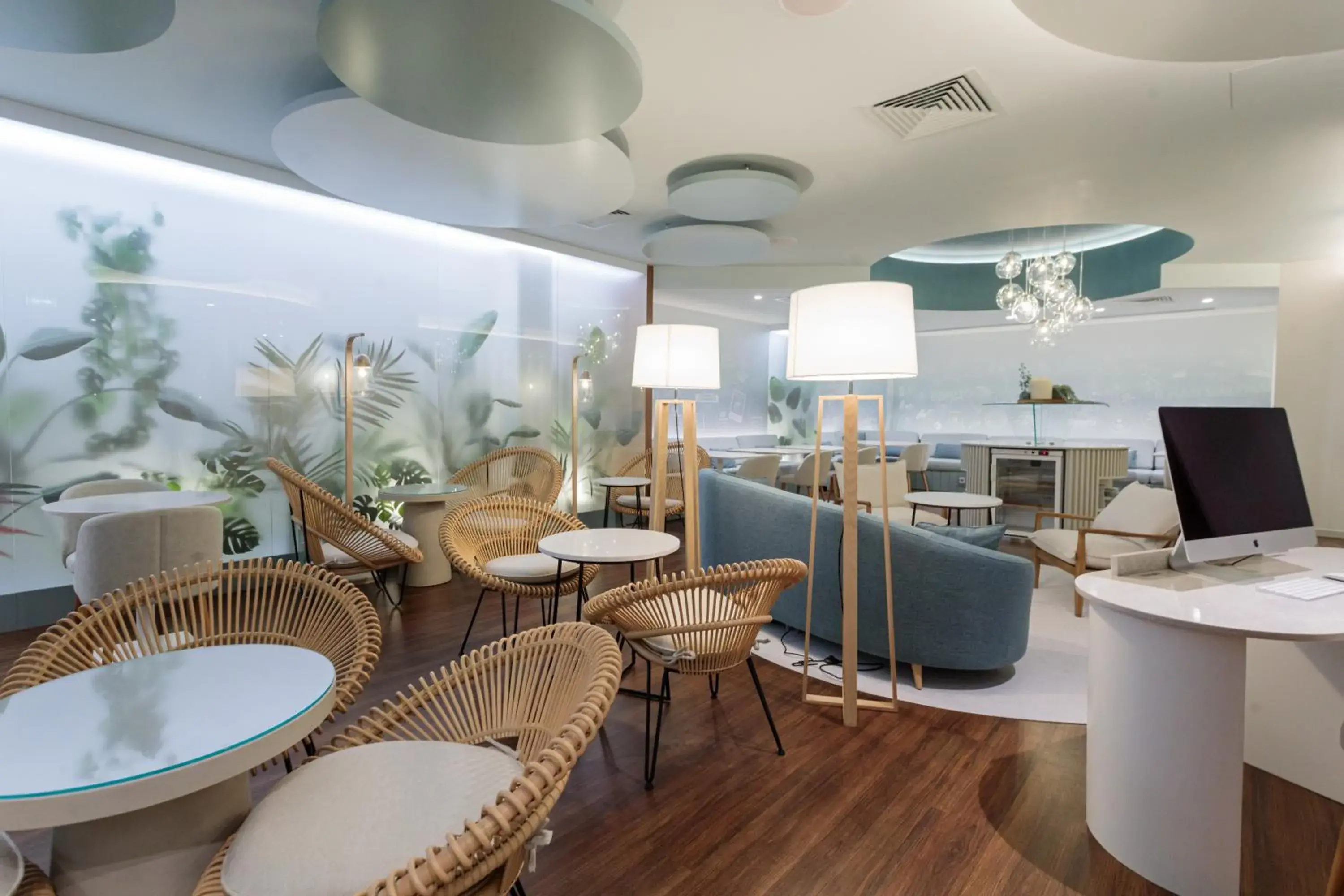 Lounge or bar, Restaurant/Places to Eat in Melia Lisboa Oriente Hotel