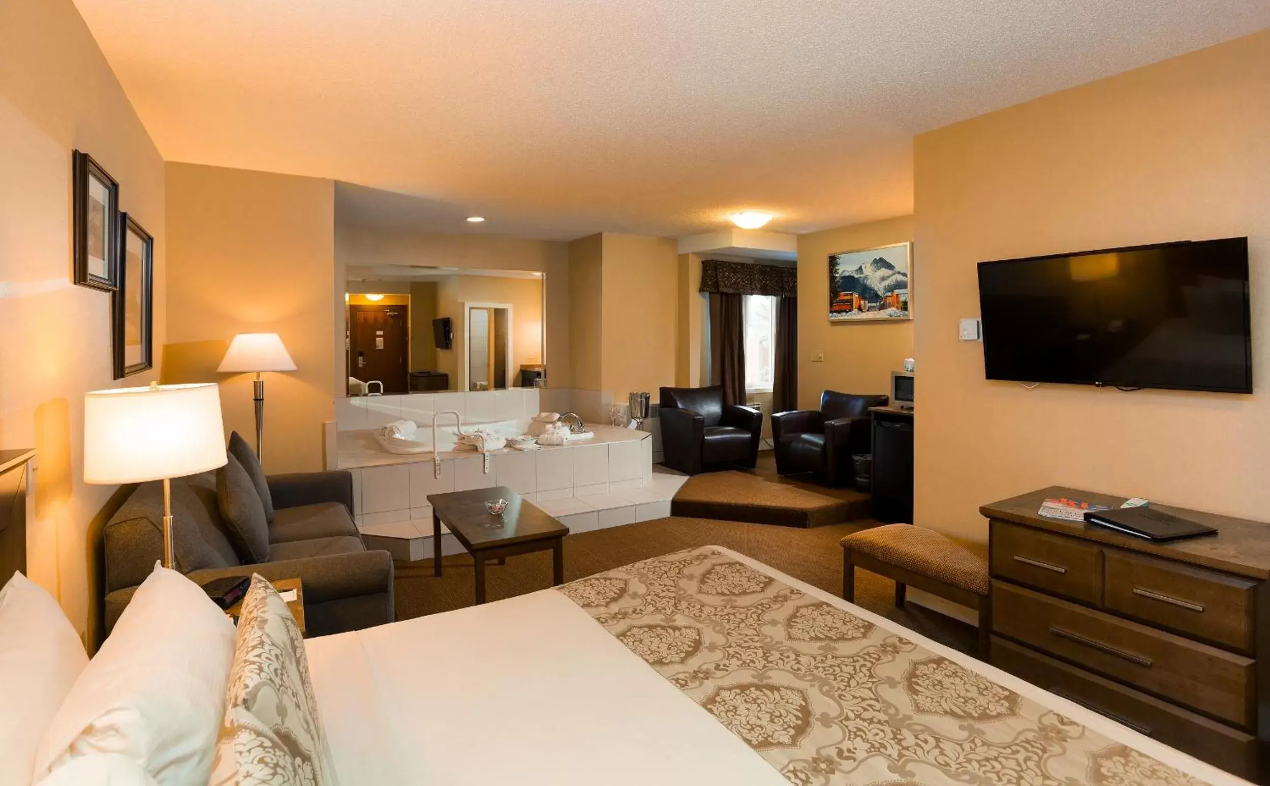 Bedroom, Seating Area in Irwin's Mountain Inn