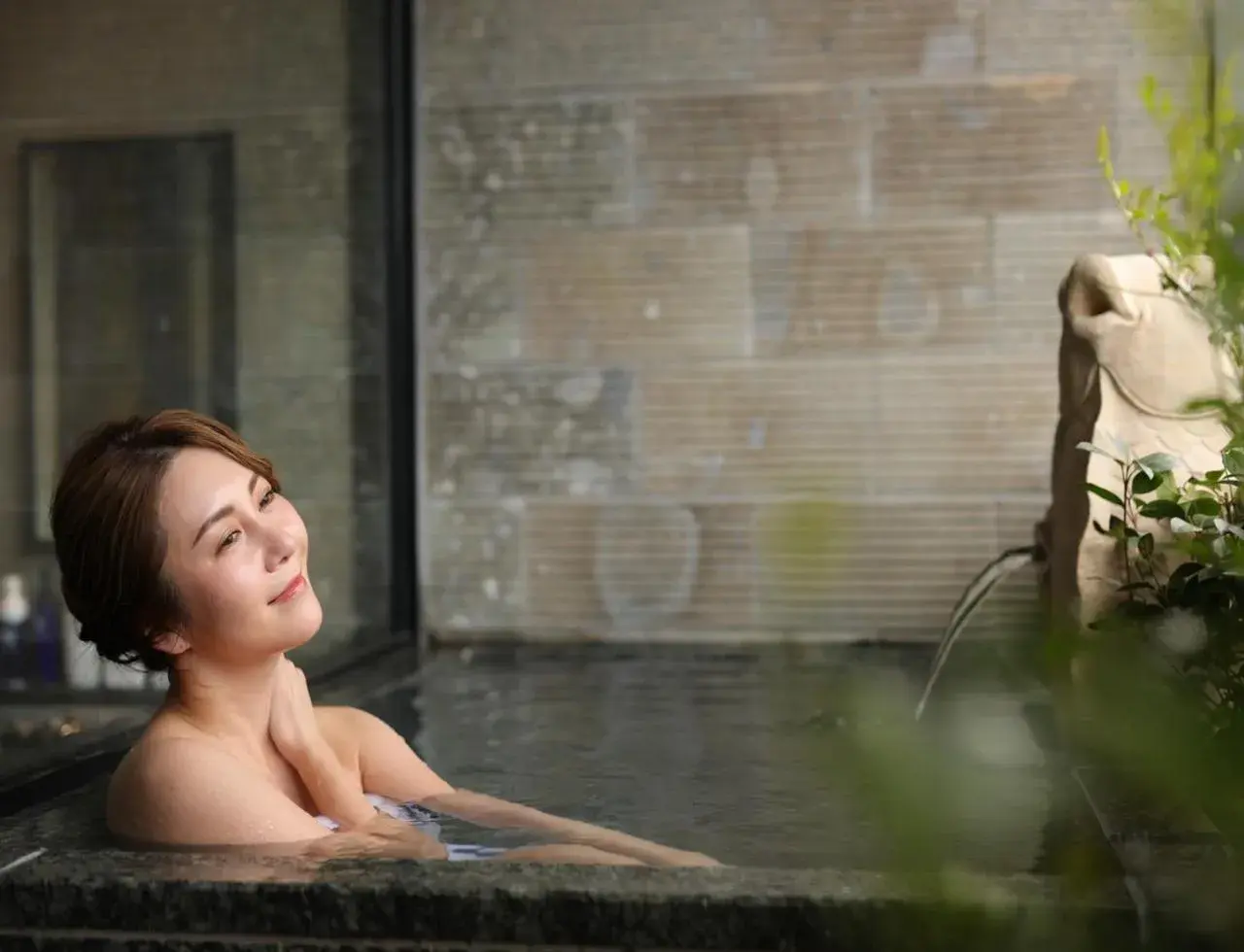 Hot Spring Bath, Guests in Balinese onsen ryokan Hakone Airu