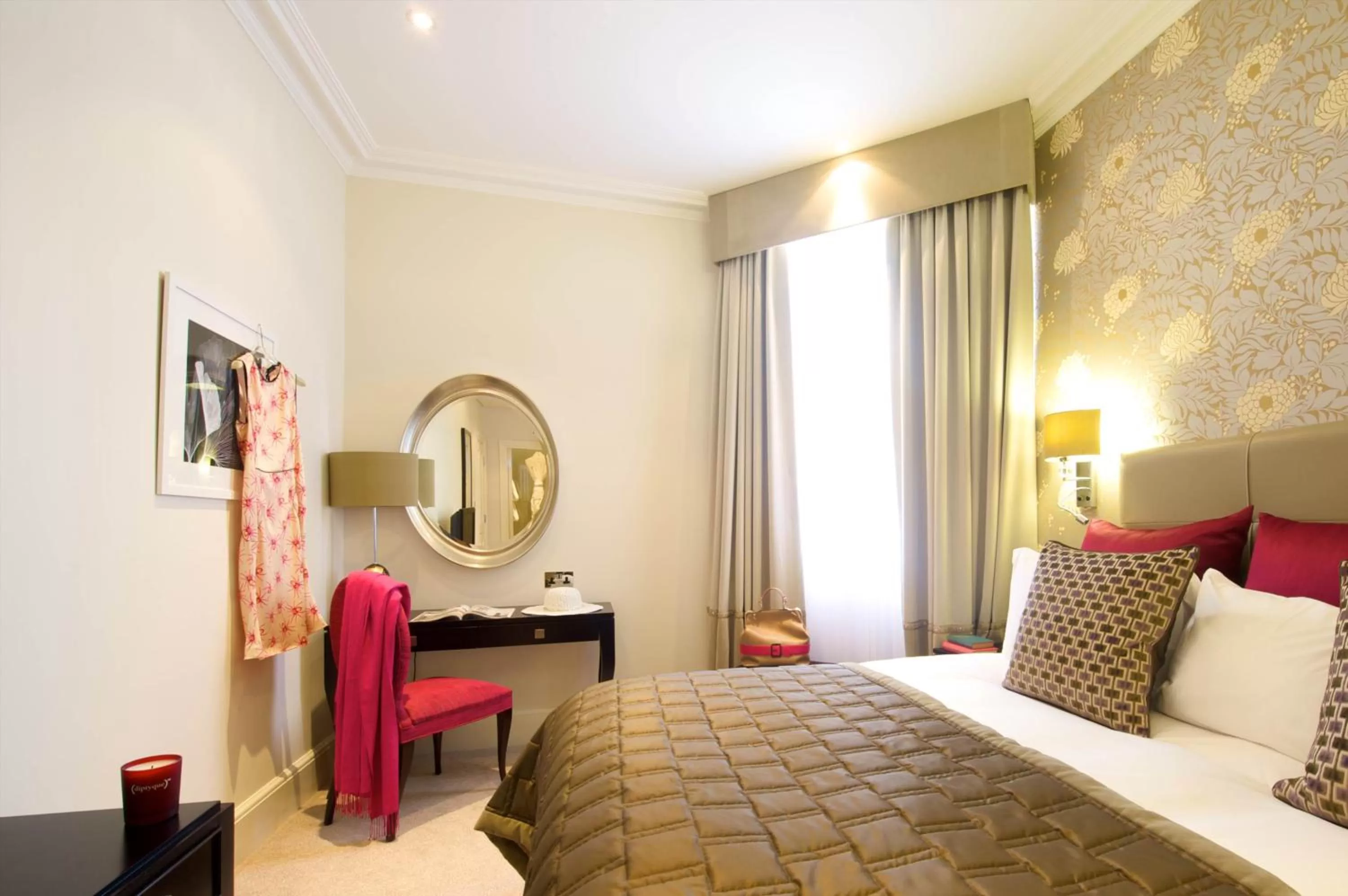 Bed in Taj 51 Buckingham Gate Suites and Residences