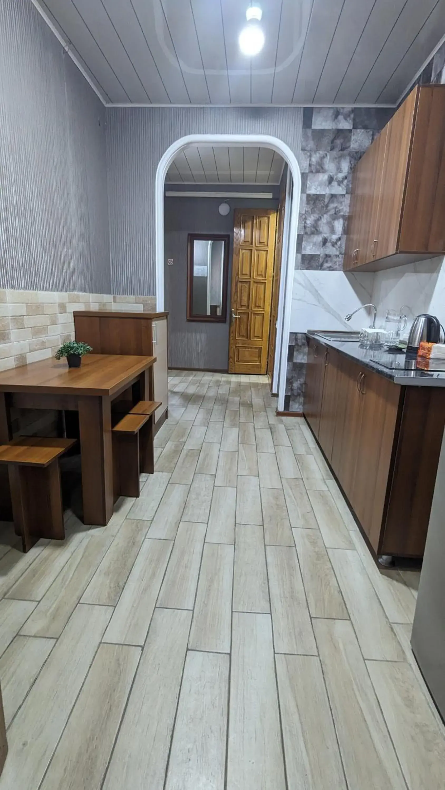 kitchen, Kitchen/Kitchenette in Dkd-bridge Hotel