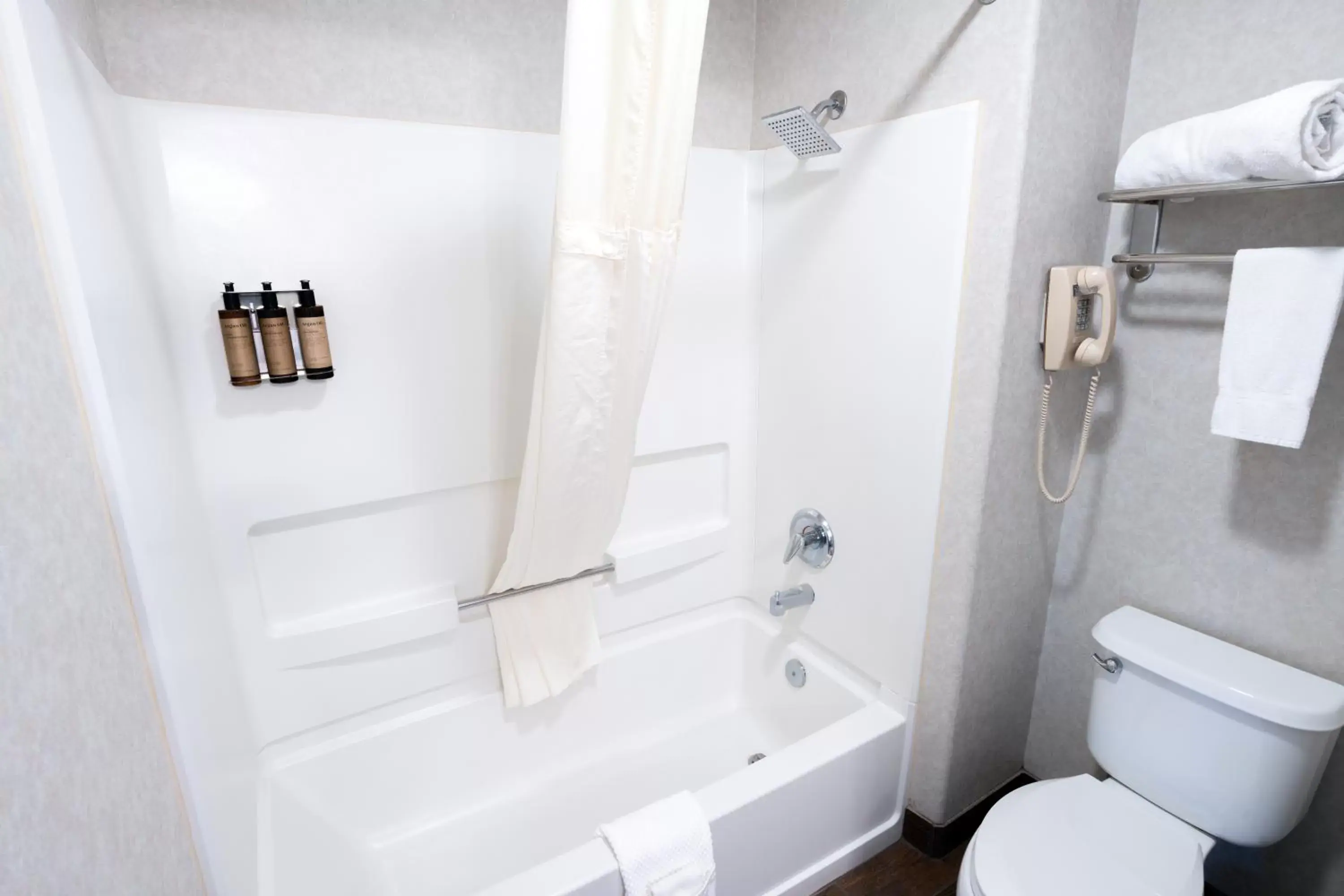 Bathroom in Red Sands Hotel