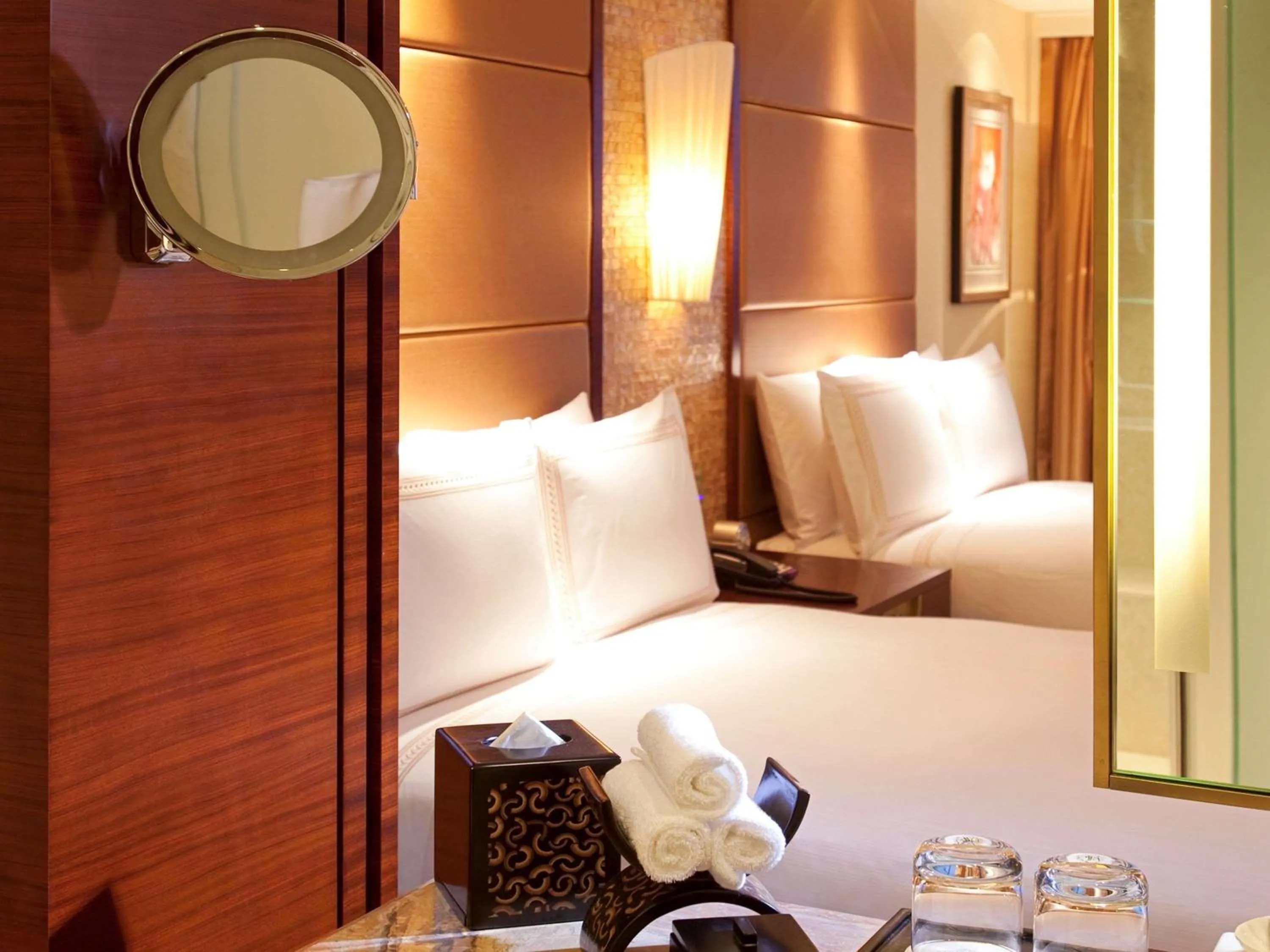 Photo of the whole room, Bed in Fairmont Yangcheng Lake