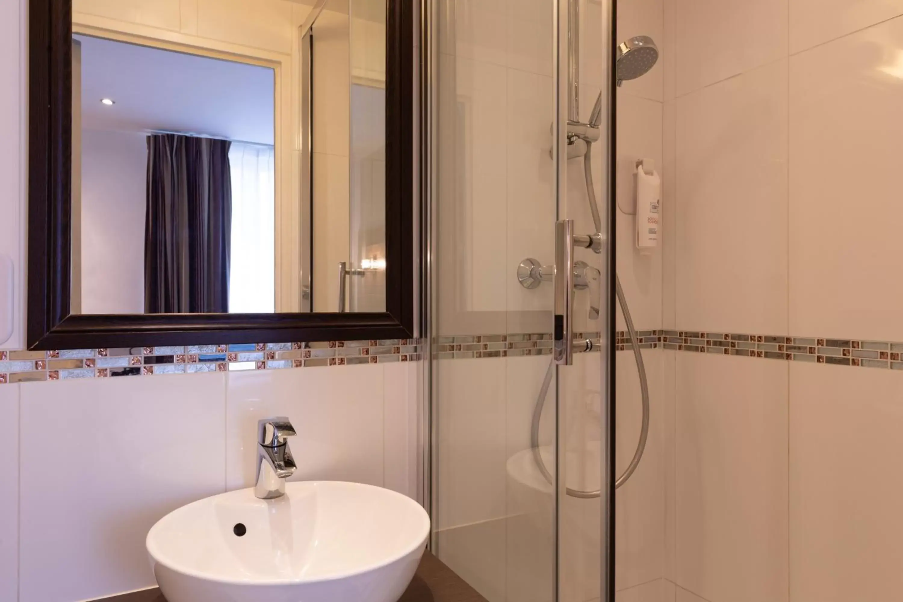 Bathroom in Hotel Apolonia Paris Montmartre; Sure Hotel Collection by Best Western