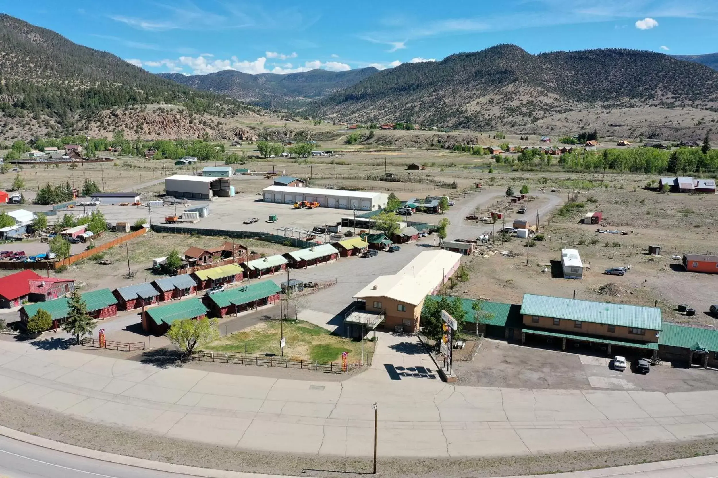 Property building, Bird's-eye View in Rainbow Lodge