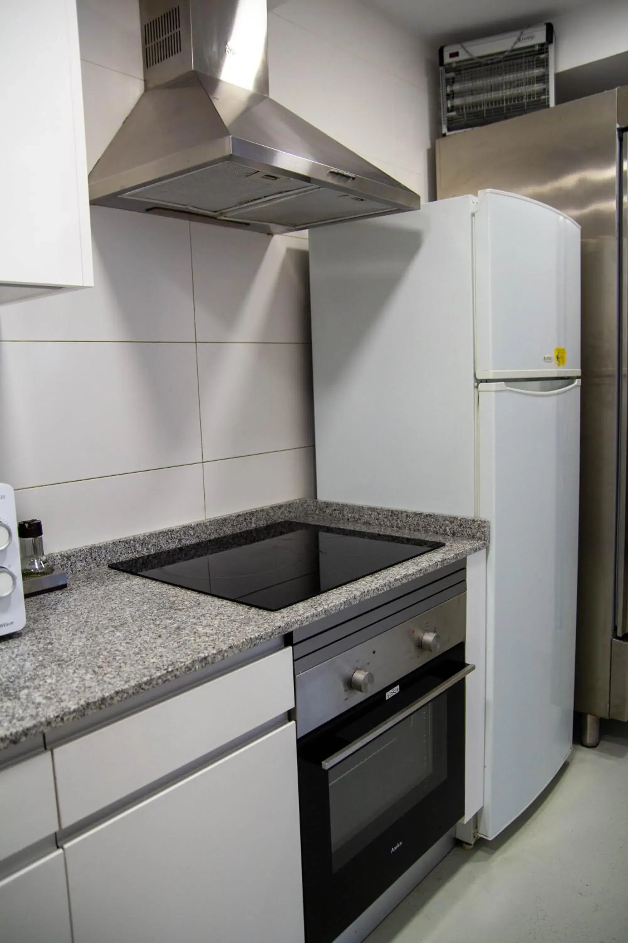 Communal kitchen, Kitchen/Kitchenette in Scout Madrid Hostel